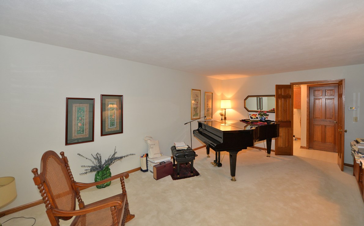 4913 Bluebird Ln, Racine, WI 53406-1205