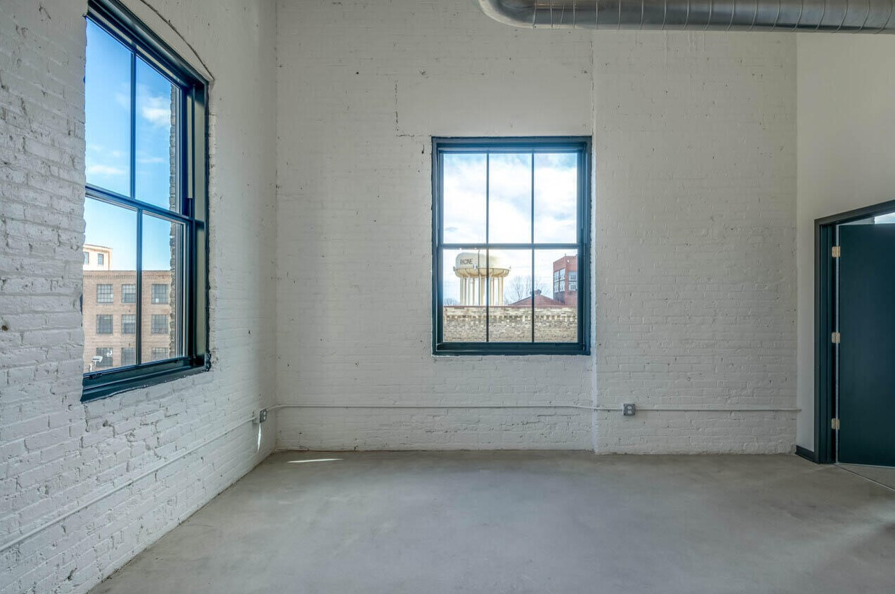 2200 Northwestern Ave #216, Racine, WI 53404