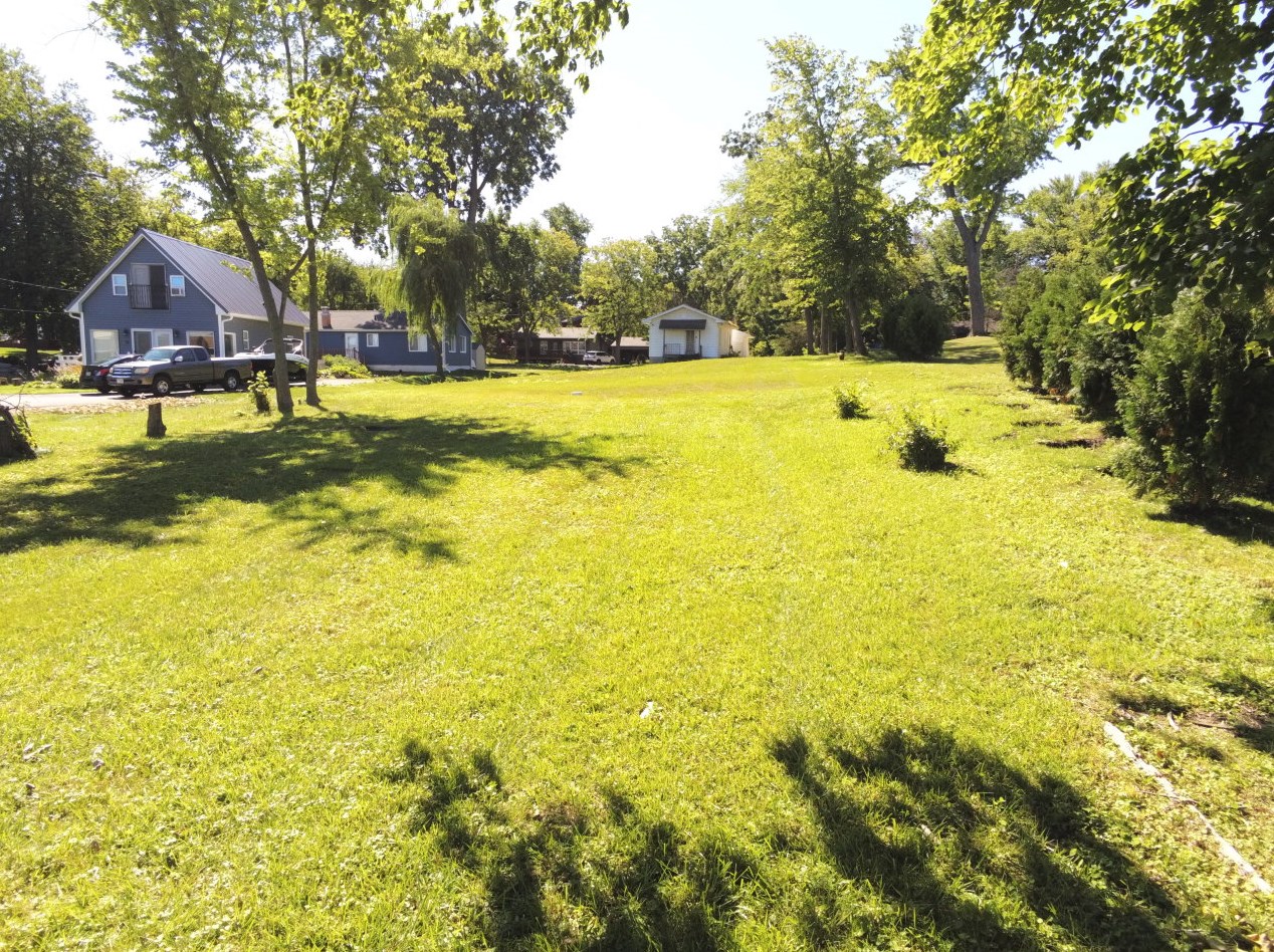 2502 Manor Ln, Delavan, WI 53115-3423