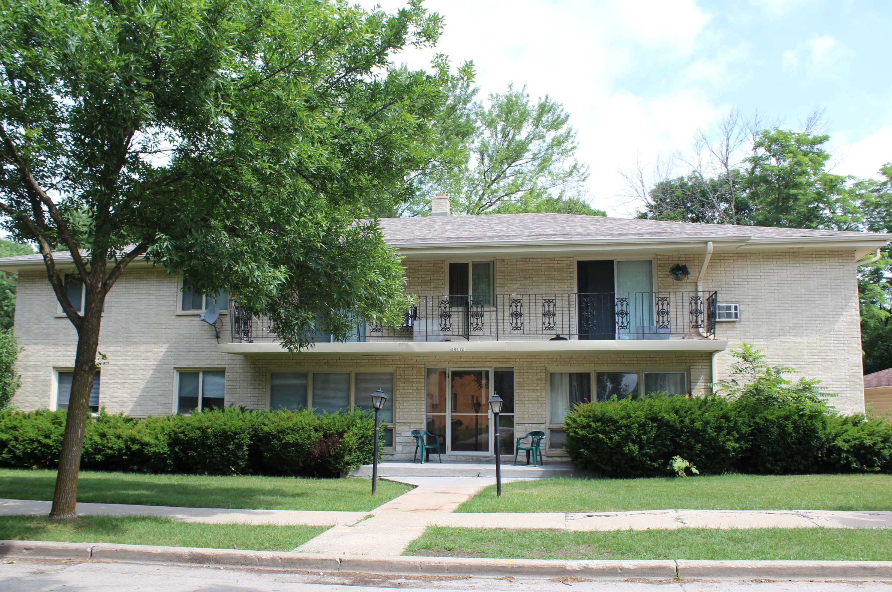 10112 W Sharon Ln, Milwaukee, WI 53225