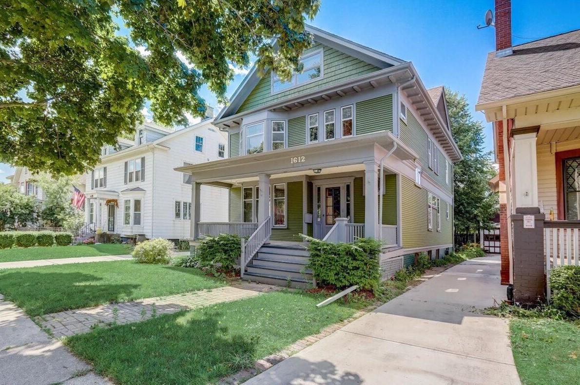 1612 Park Ave, Racine, WI 53403-2722
