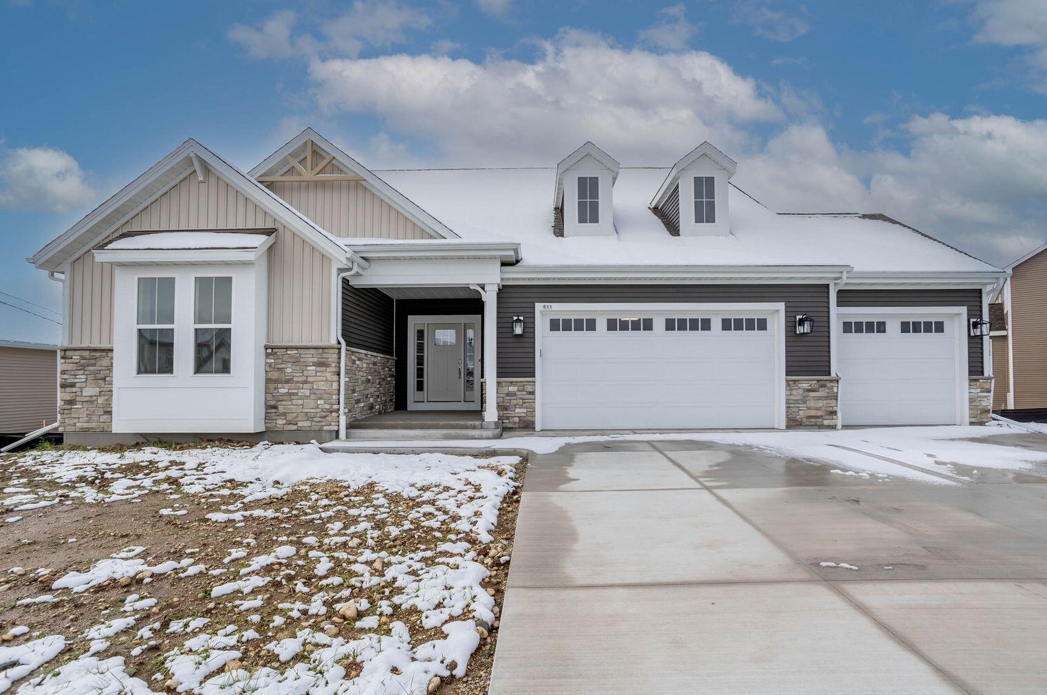 197 Candleberry Ln, Grafton, WI 53024-9405