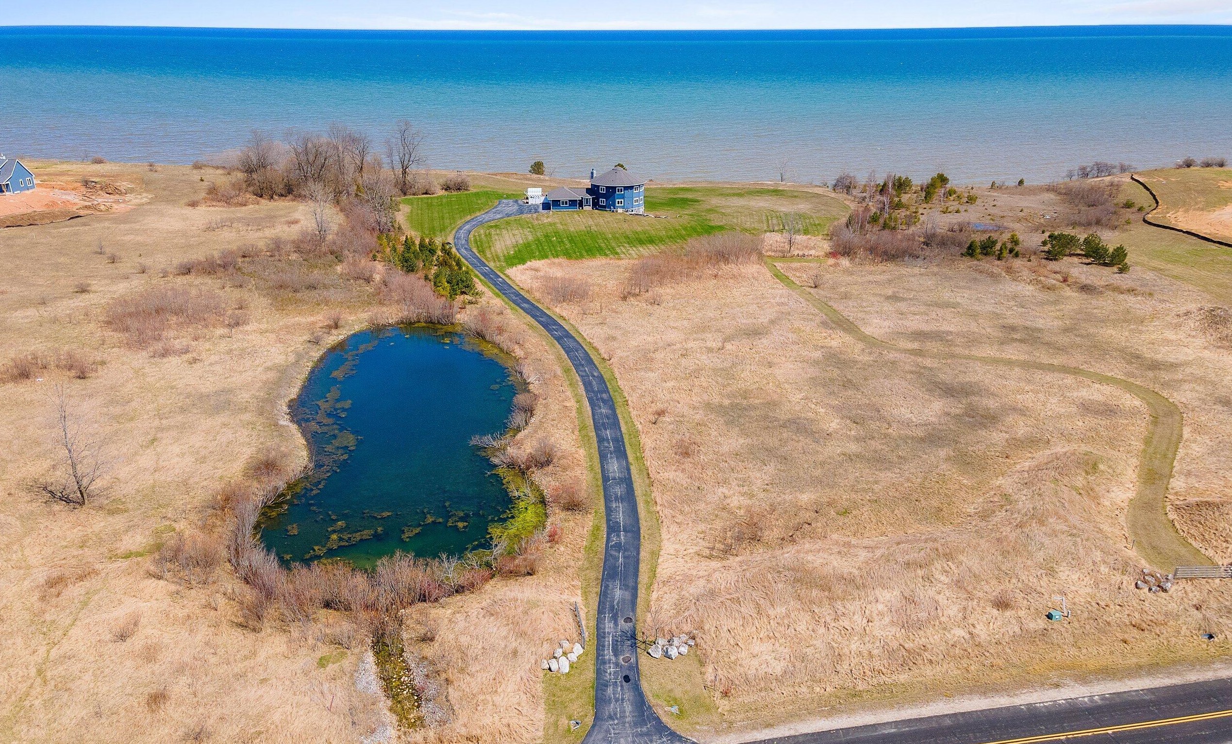 6925 Southview Rd, Manitowoc, WI 54220