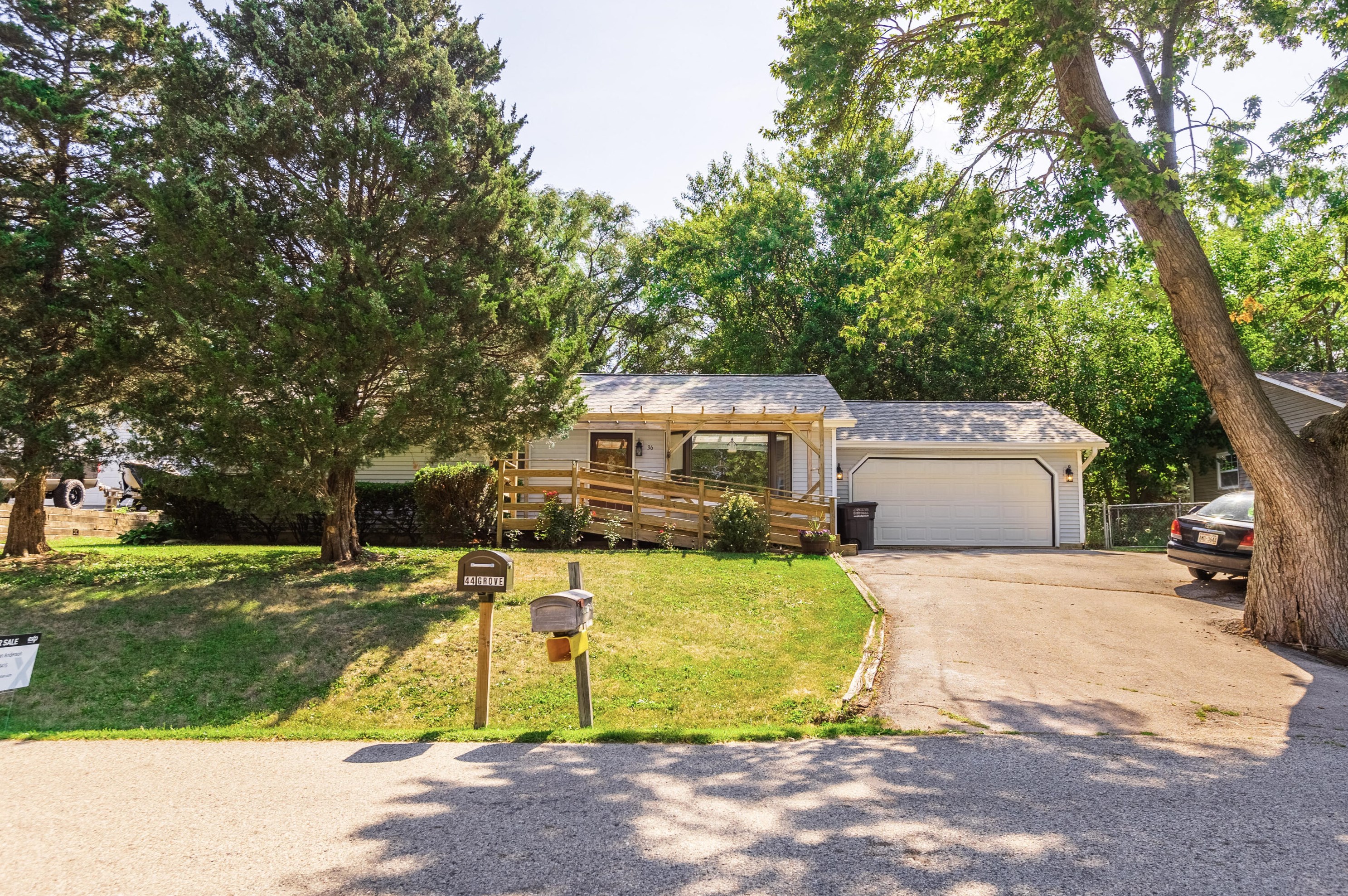 36 Grove Ave, Genoa City, WI 53128-2172
