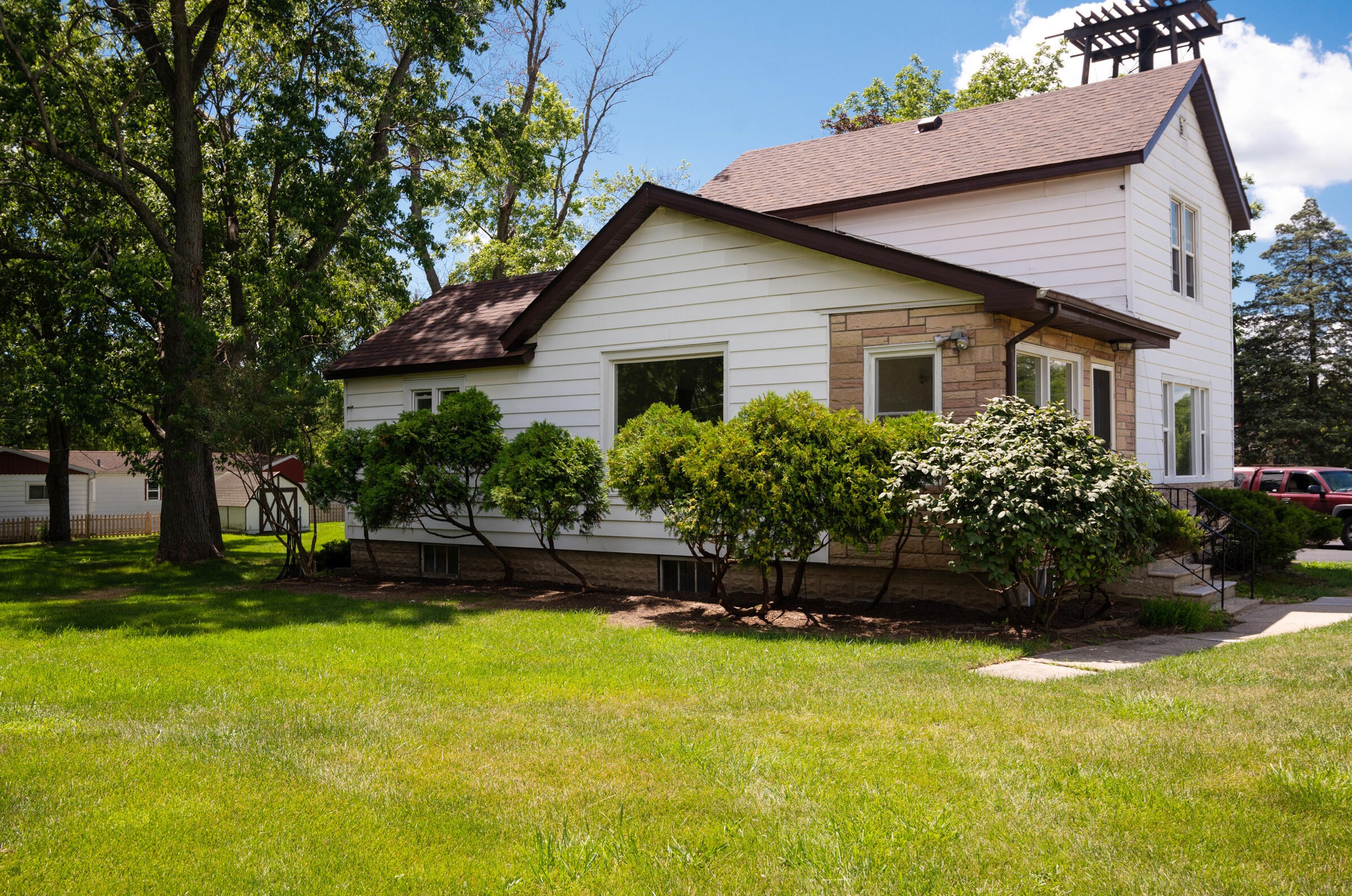 5703 Kenosha St, Solon Mills, IL 60071-9424