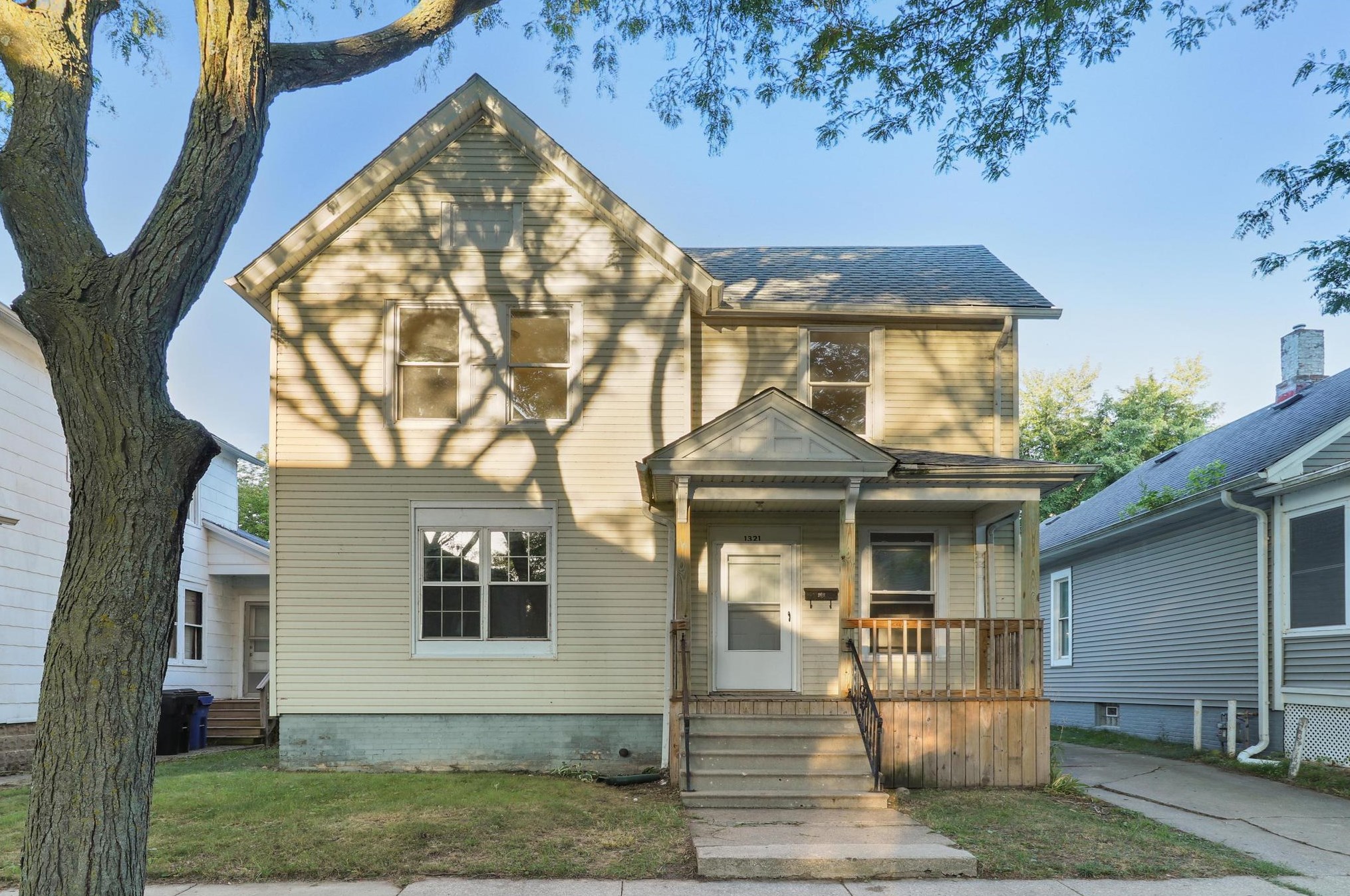 1321 Grand Ave, Racine, WI 53403-1840