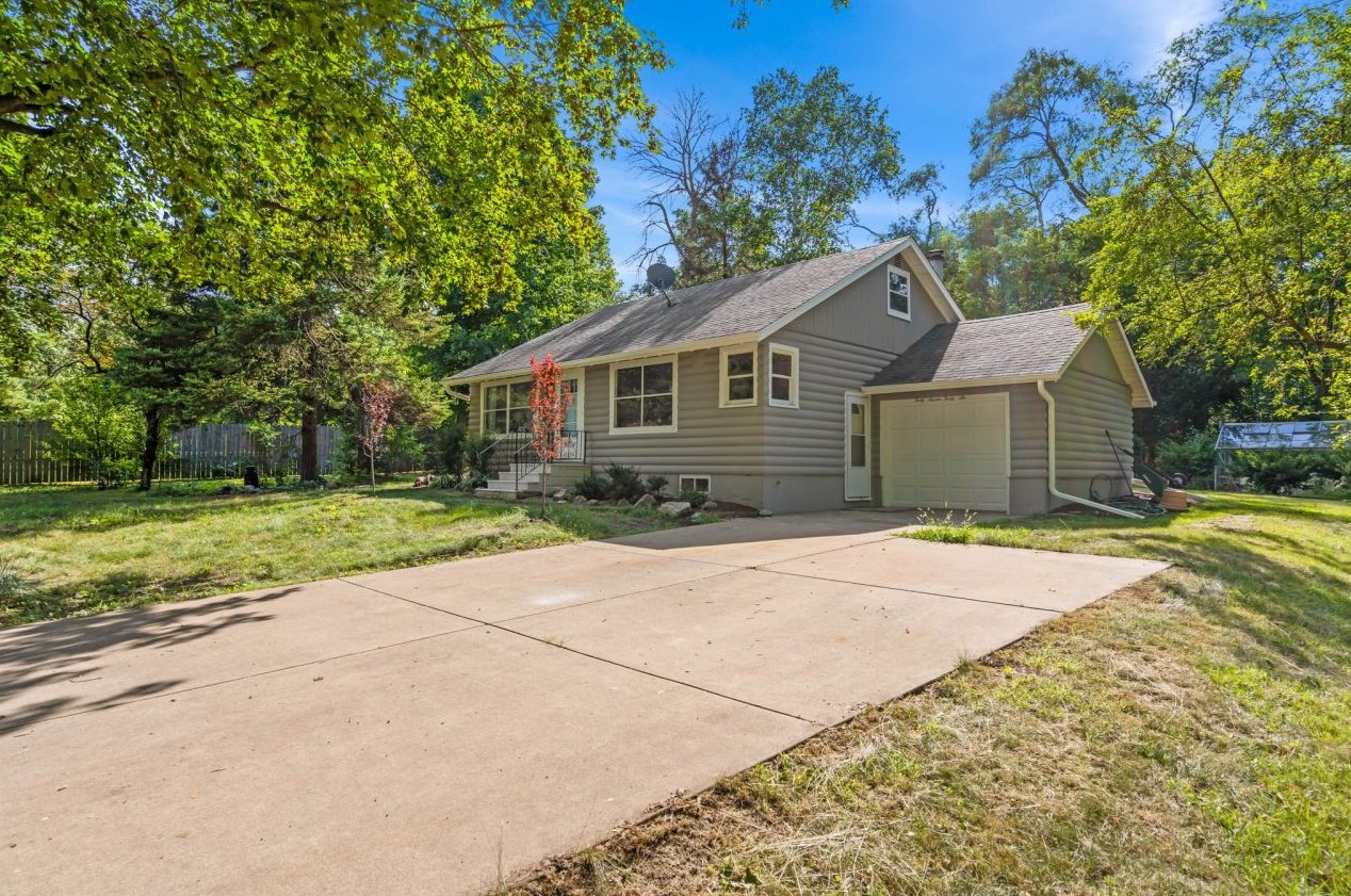 4746 Anker Rd, Racine, WI 53405-1050