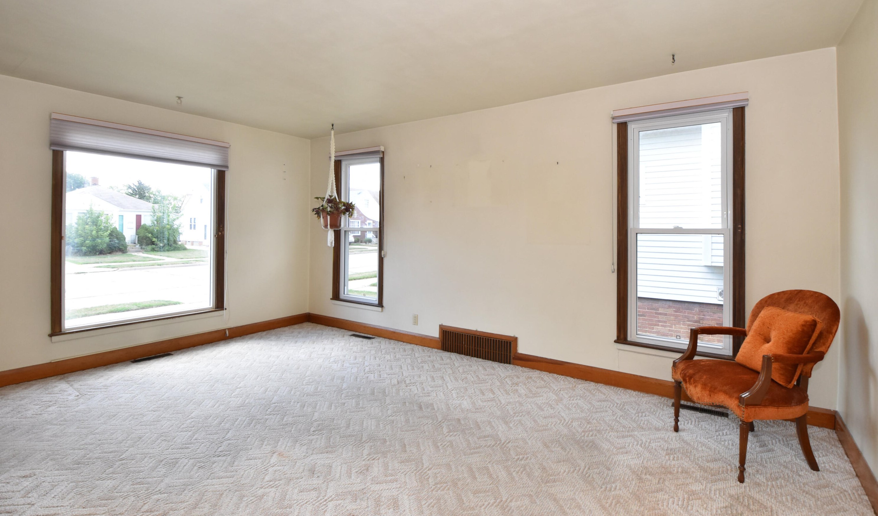 2624 Bate St, Racine, WI 53403-2919