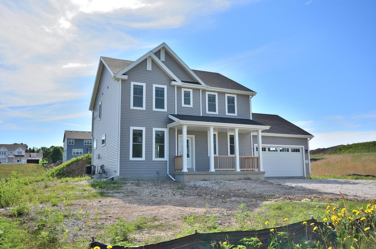 7460 51st St, Hales Corners, WI 53132-9692