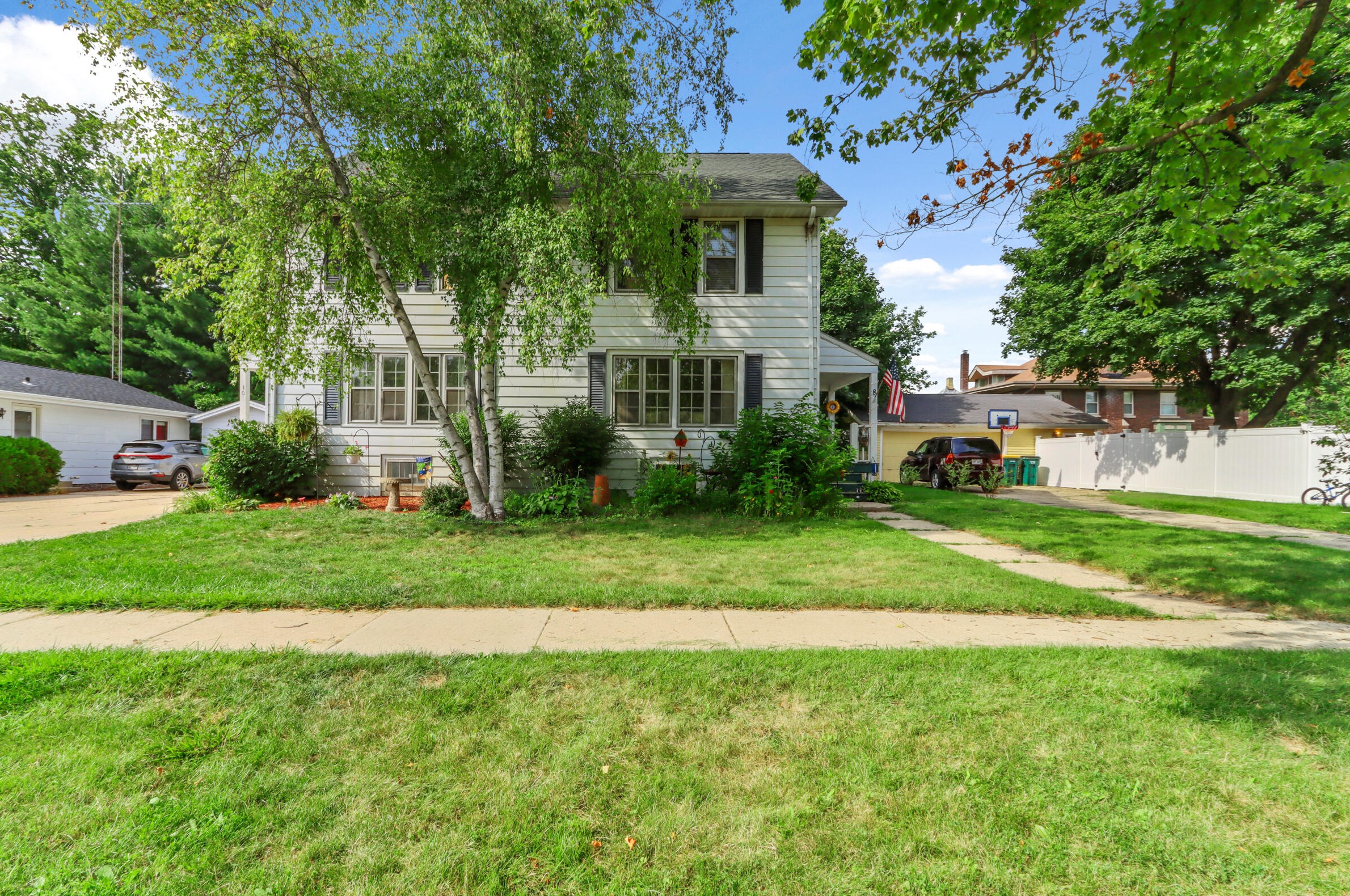 8 Page St, Elkhorn, WI 53121-1331
