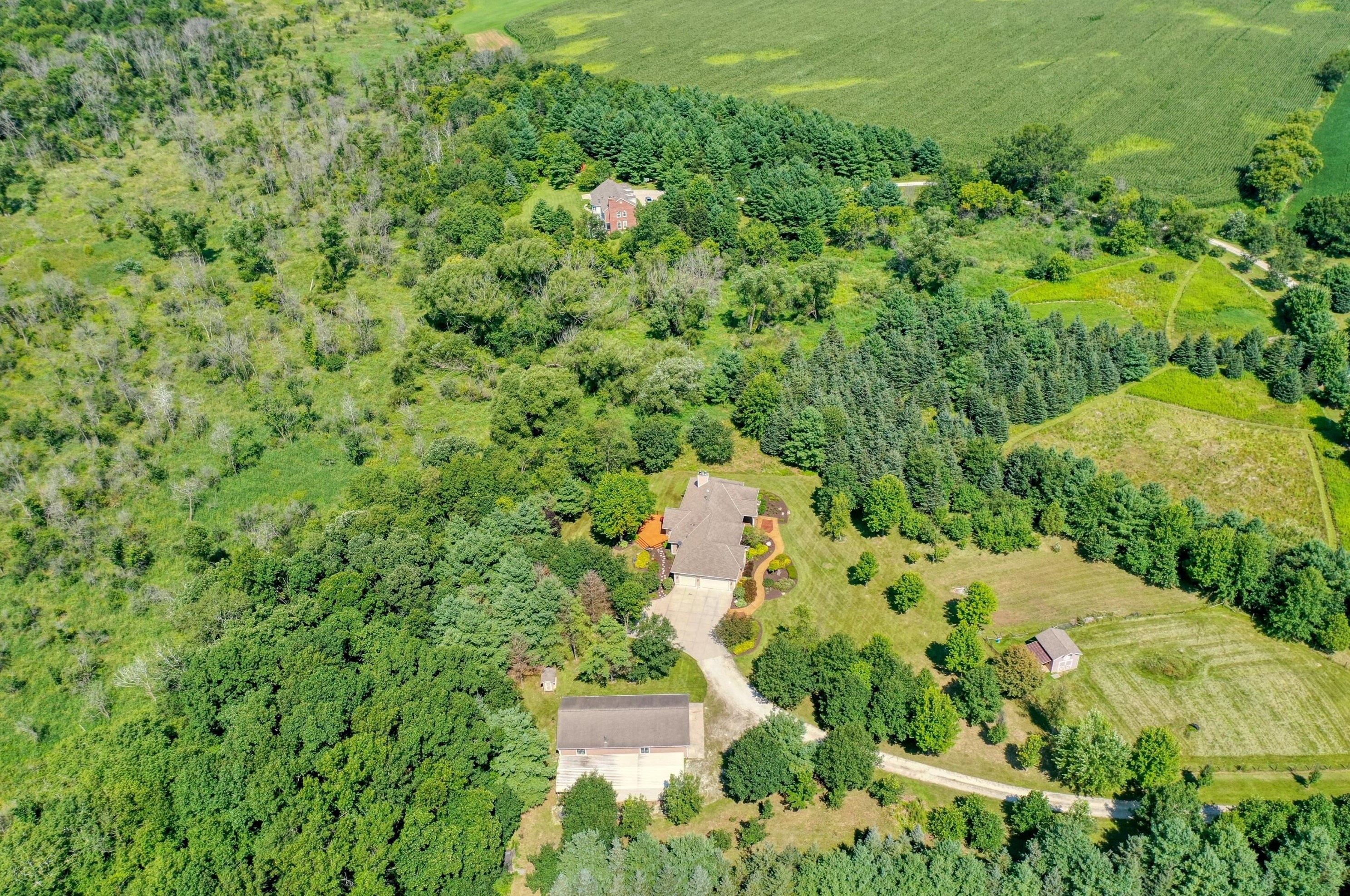 637 Mccarthy Dr, Hartford, WI 53027-9736