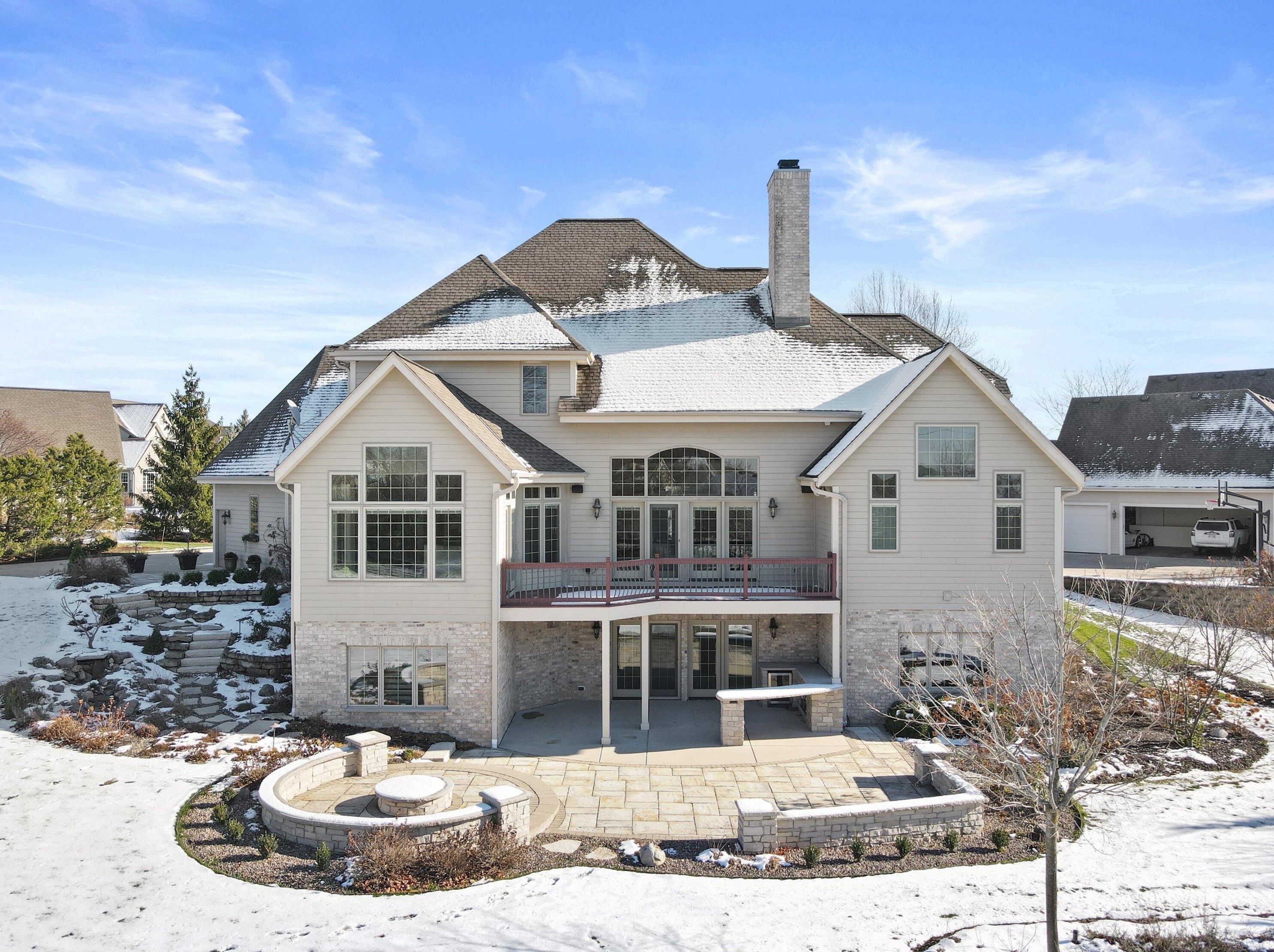578 Southern Oak Cir, Chenequa, WI 53029