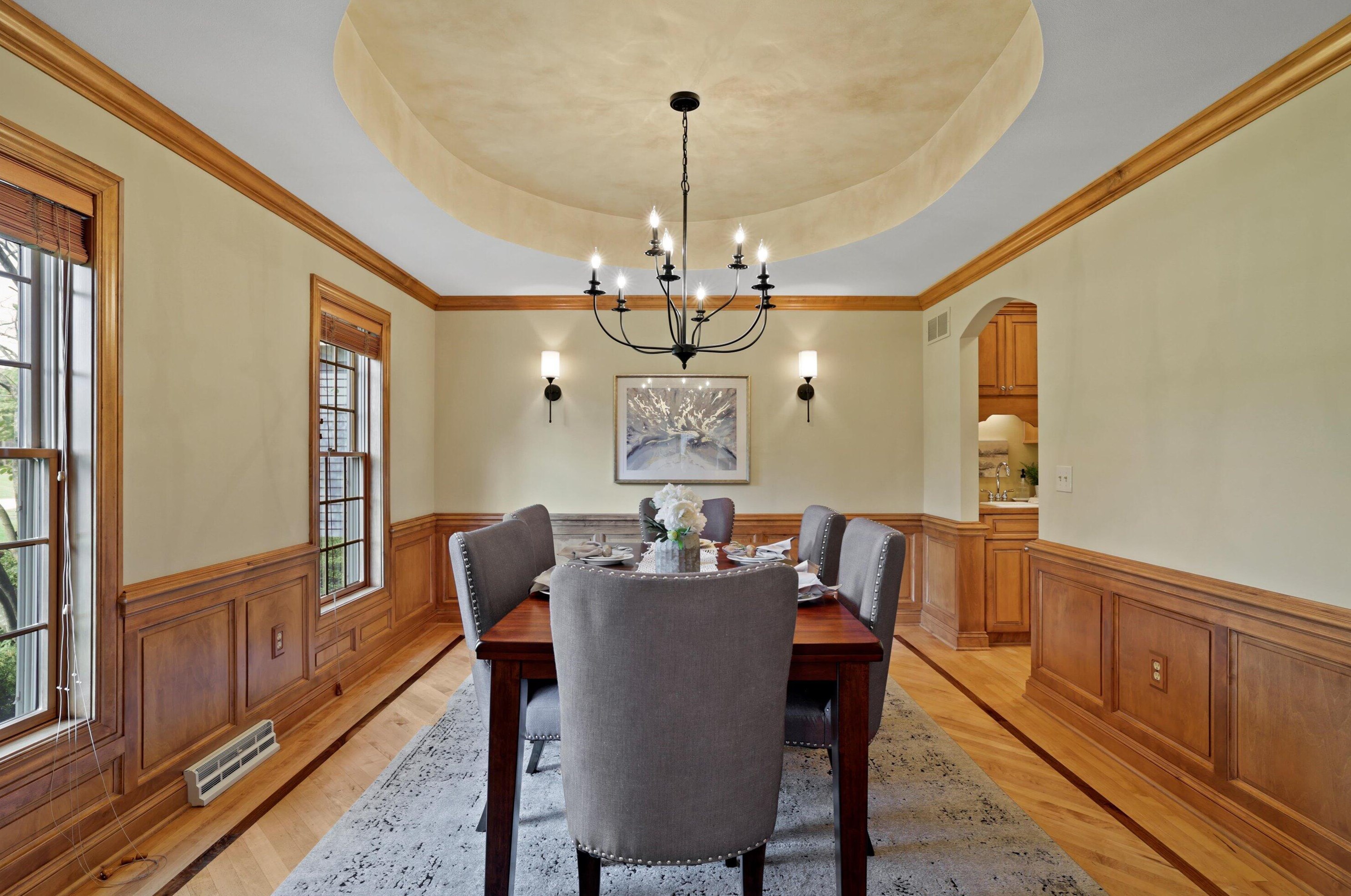 204 Laurel Cir, Delafield WI 53018-1162 exterior