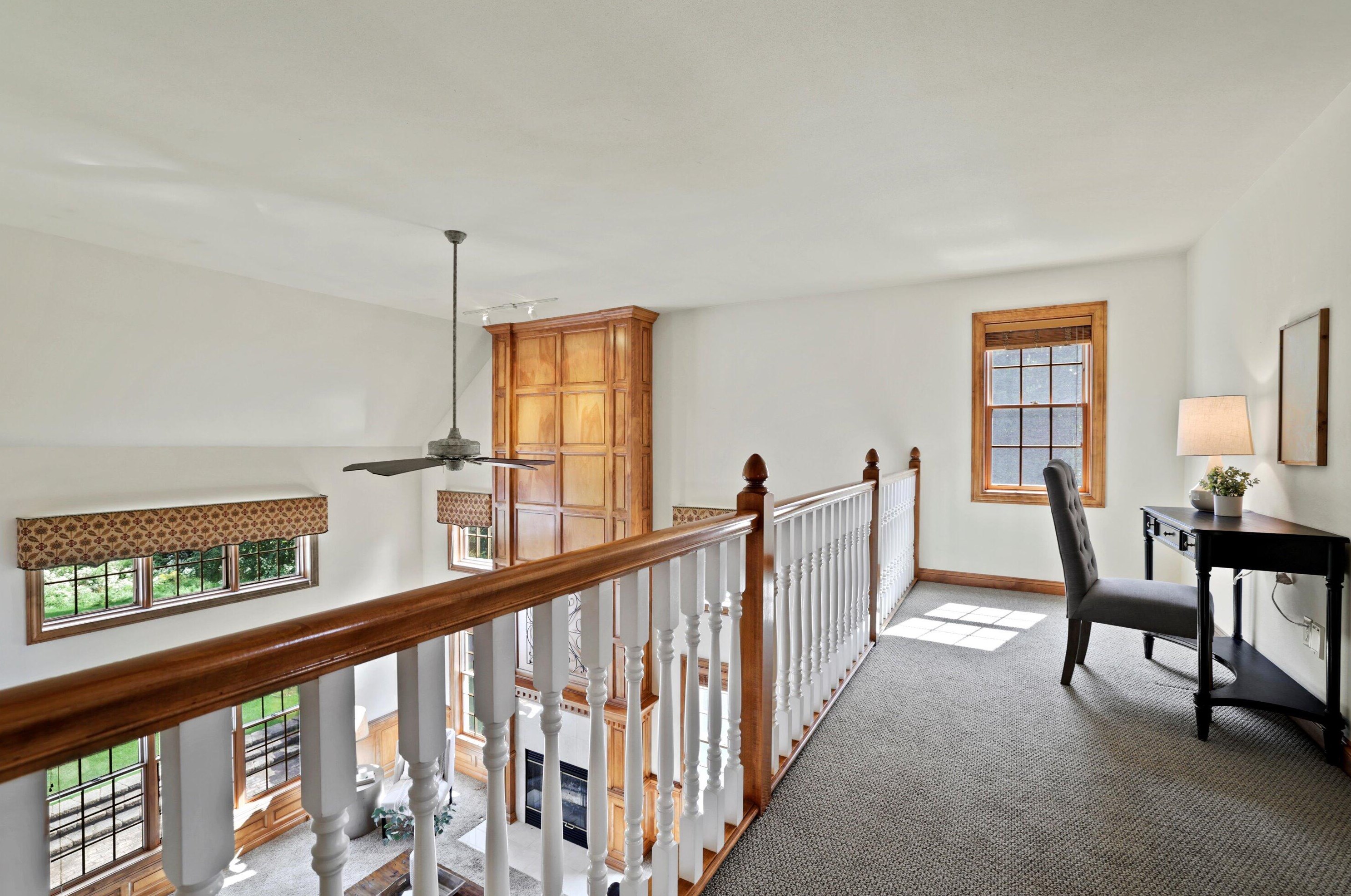 204 Laurel Cir, Delafield WI 53018-1162 exterior