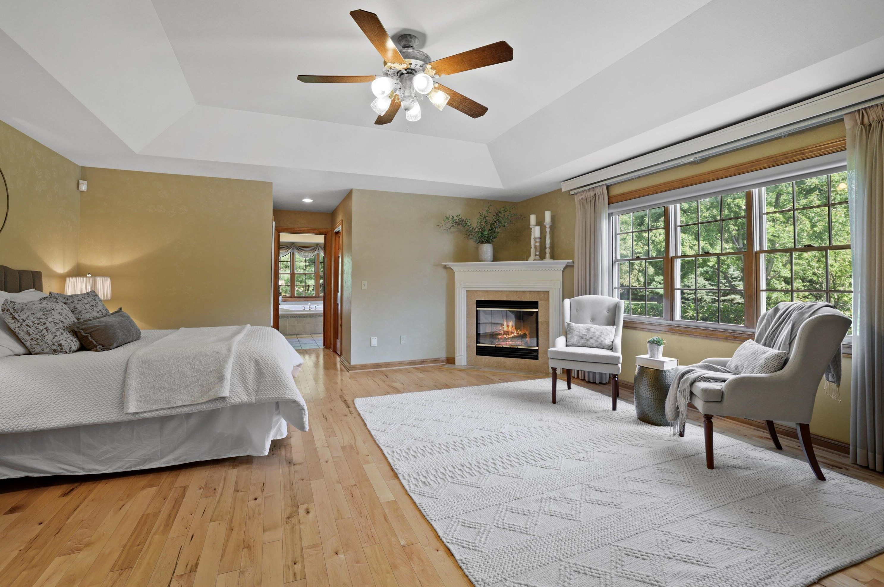 204 Laurel Cir, Delafield WI 53018-1162 exterior