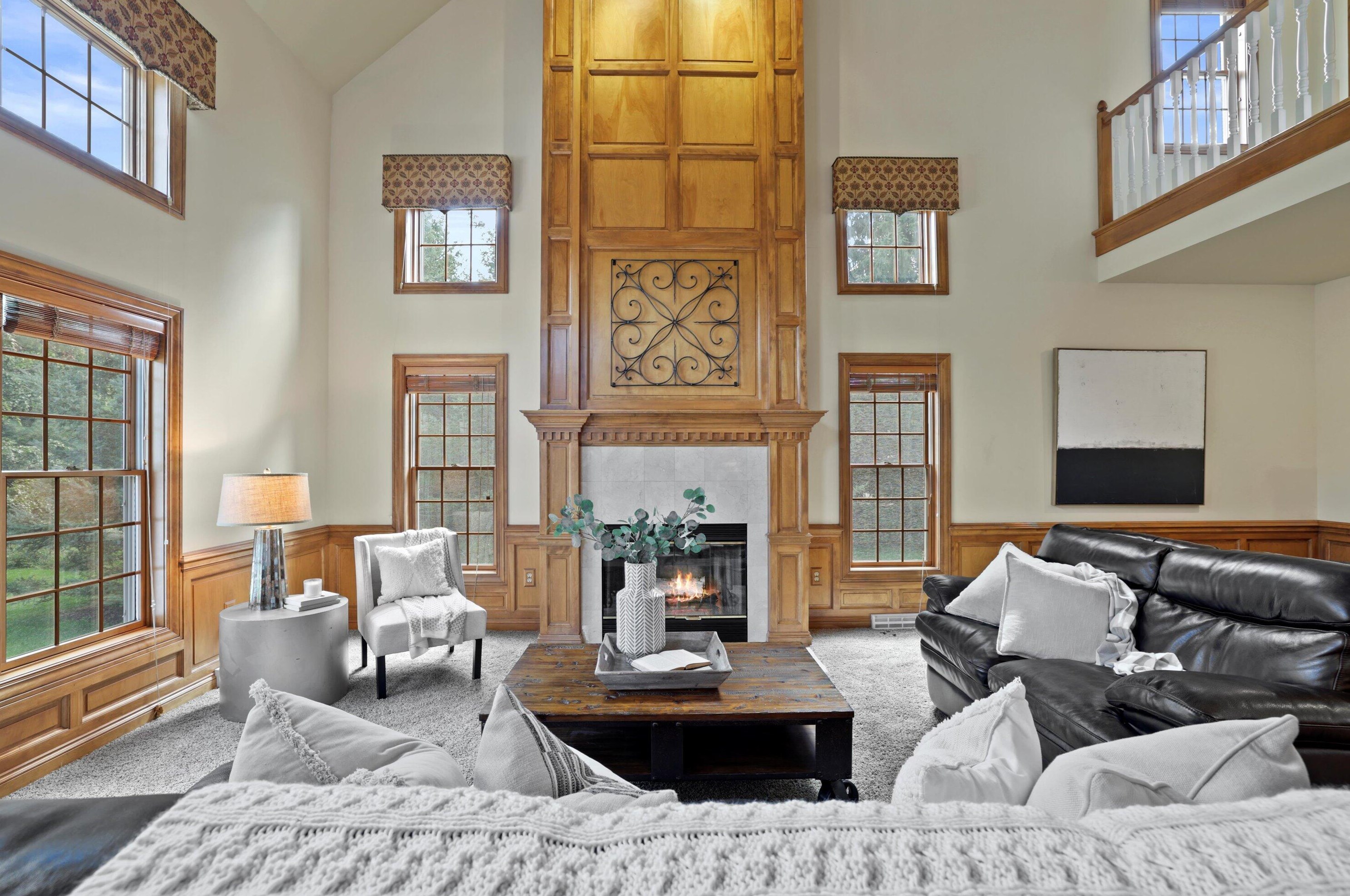 204 Laurel Cir, Delafield WI 53018-1162 exterior