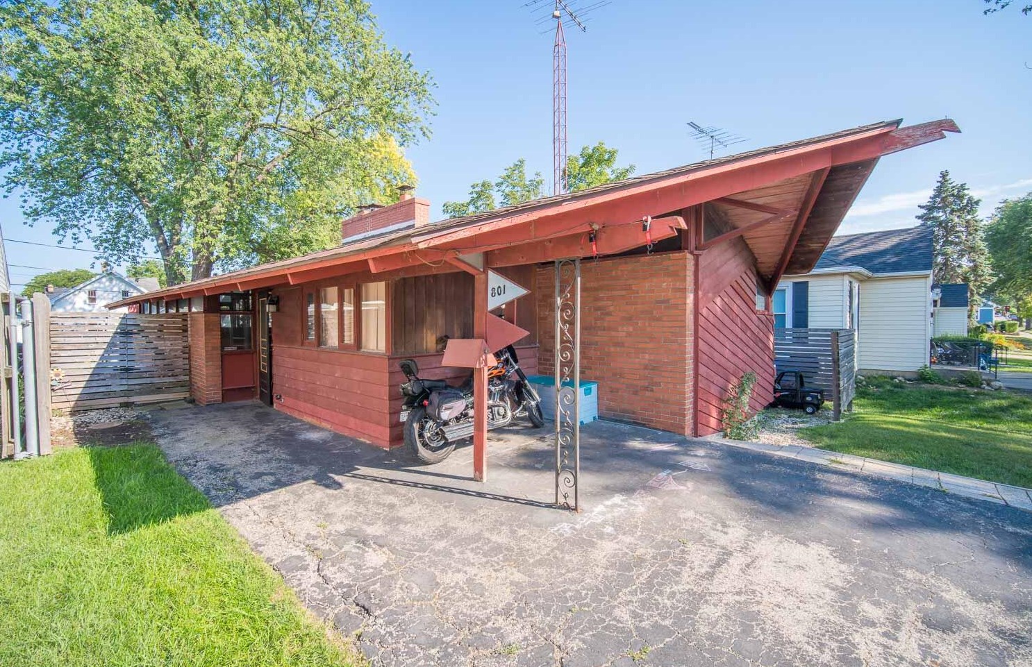 801 Lathrop Ave, Racine, WI 53405-2337