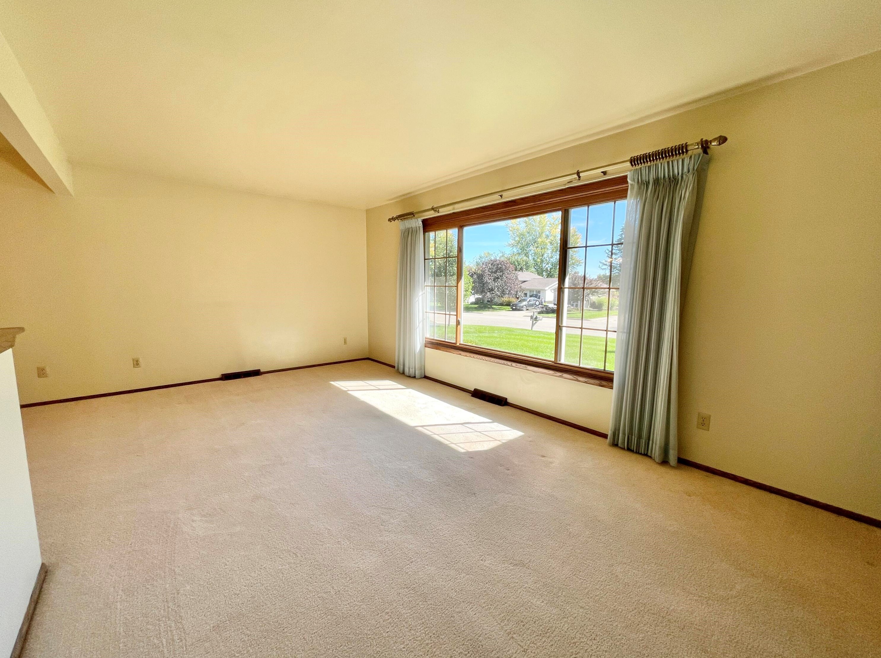 723 Oak Dr, Jefferson, WI 53549-1803