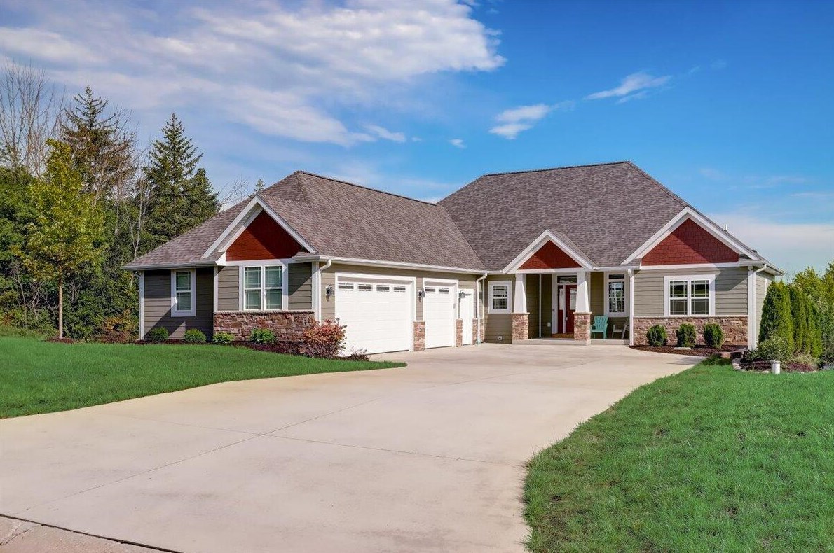 2929 Oakcrest Dr, Kansasville, WI 53139