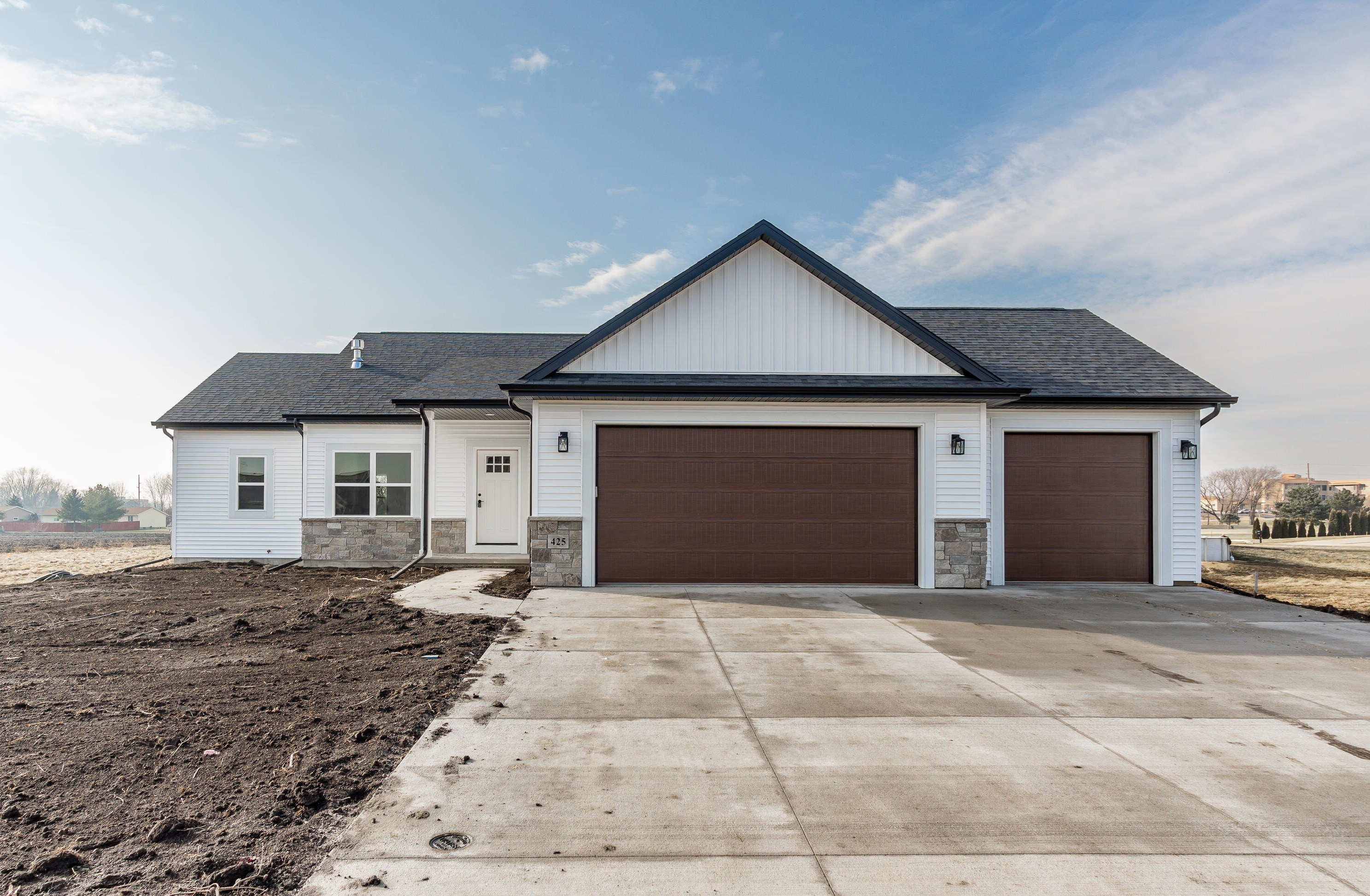 425 East St, Juneau, WI 53039