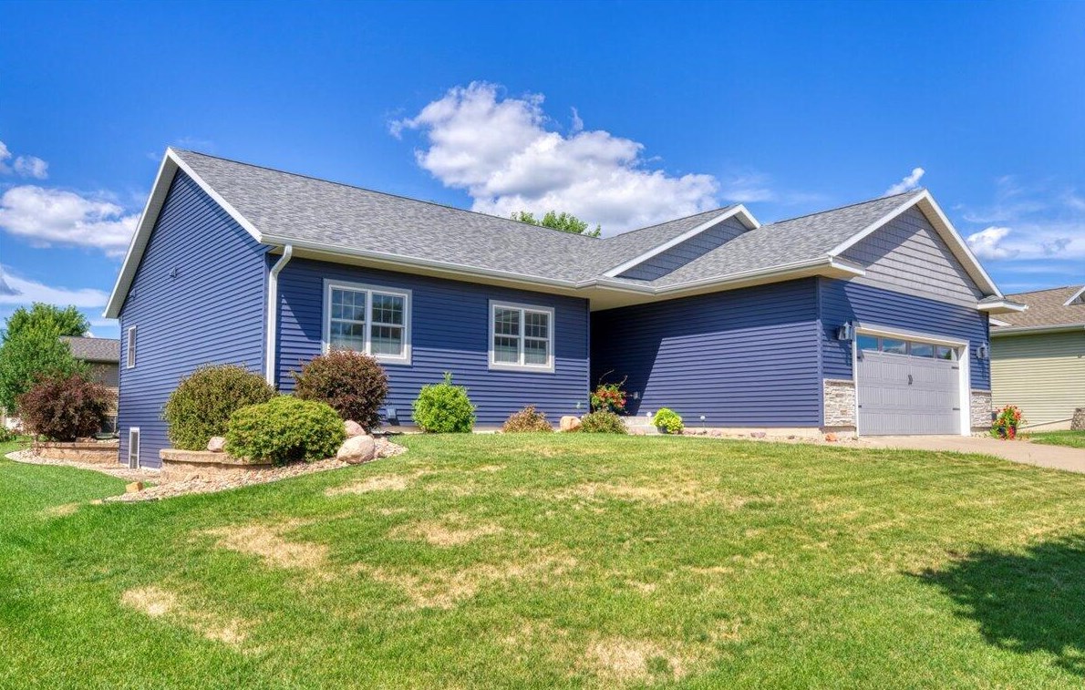 809 Oakwood Dr, Holmen, WI 54636