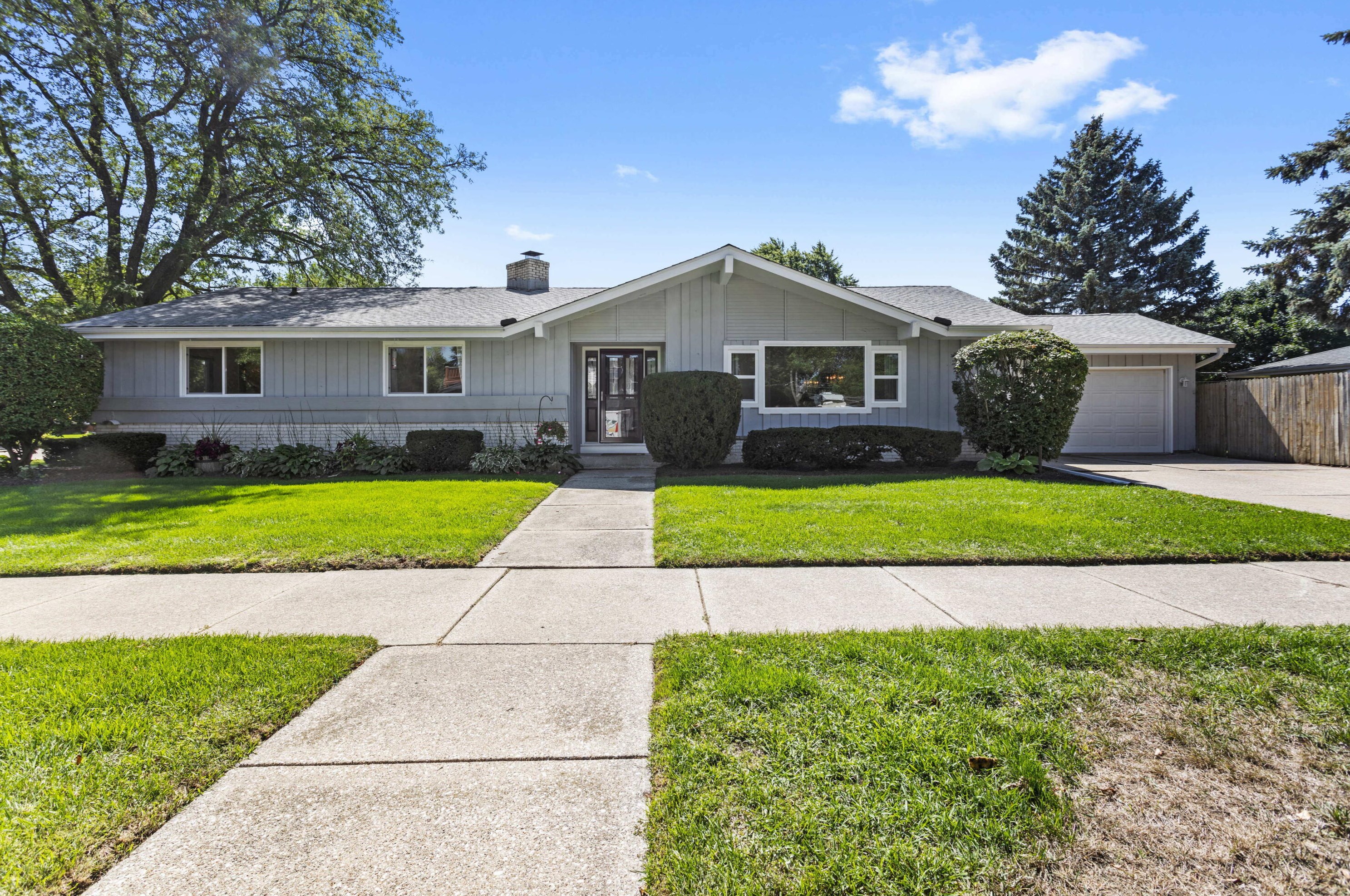 601 North St, Racine, WI 53402-3537