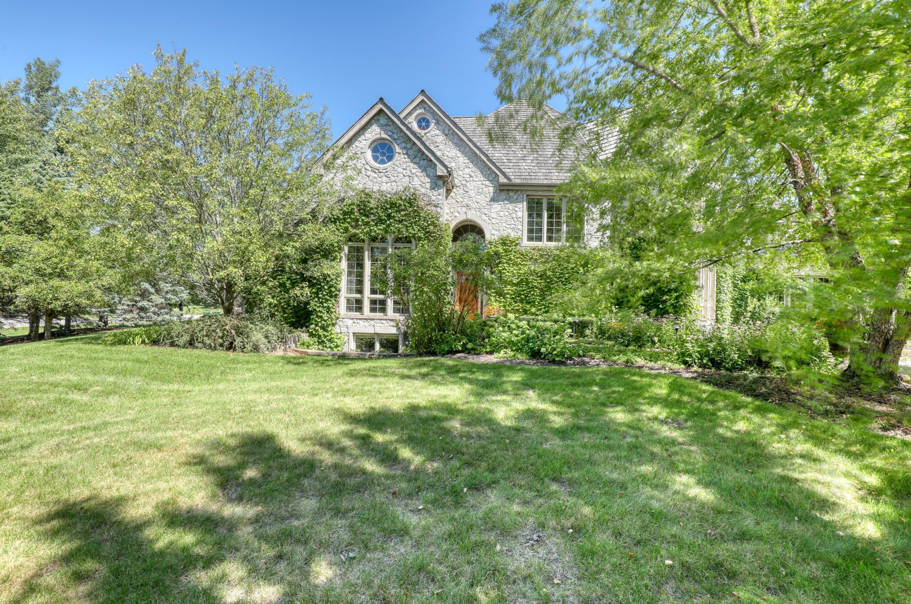 4134 W Stonefield Rd, Thiensville, WI 53092