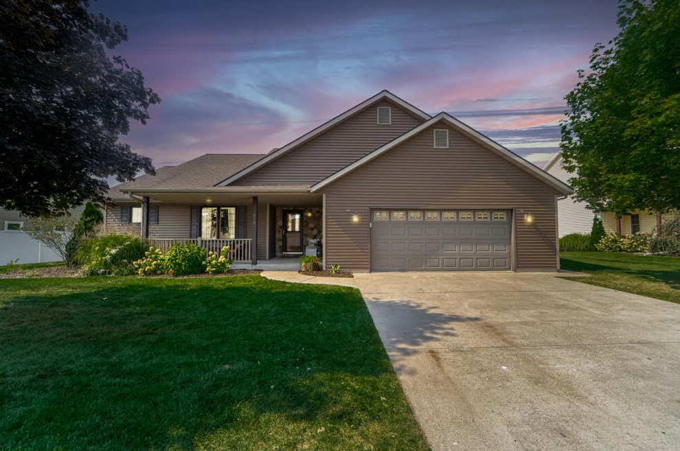 525 Moraine Dr, Elkhart Lake, WI 53020-2132