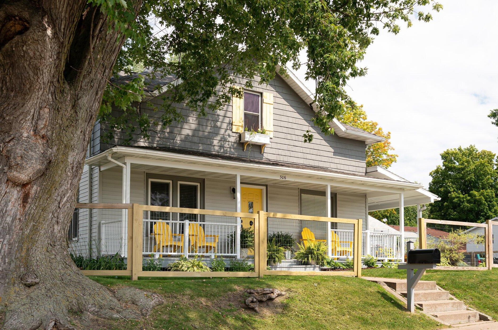 306 Gillette St, Viroqua WI  54665-1445 exterior