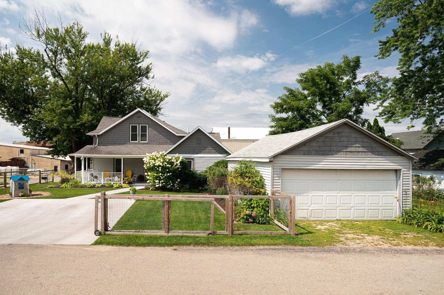 306 Gillette St, Viroqua WI  54665-1445 exterior