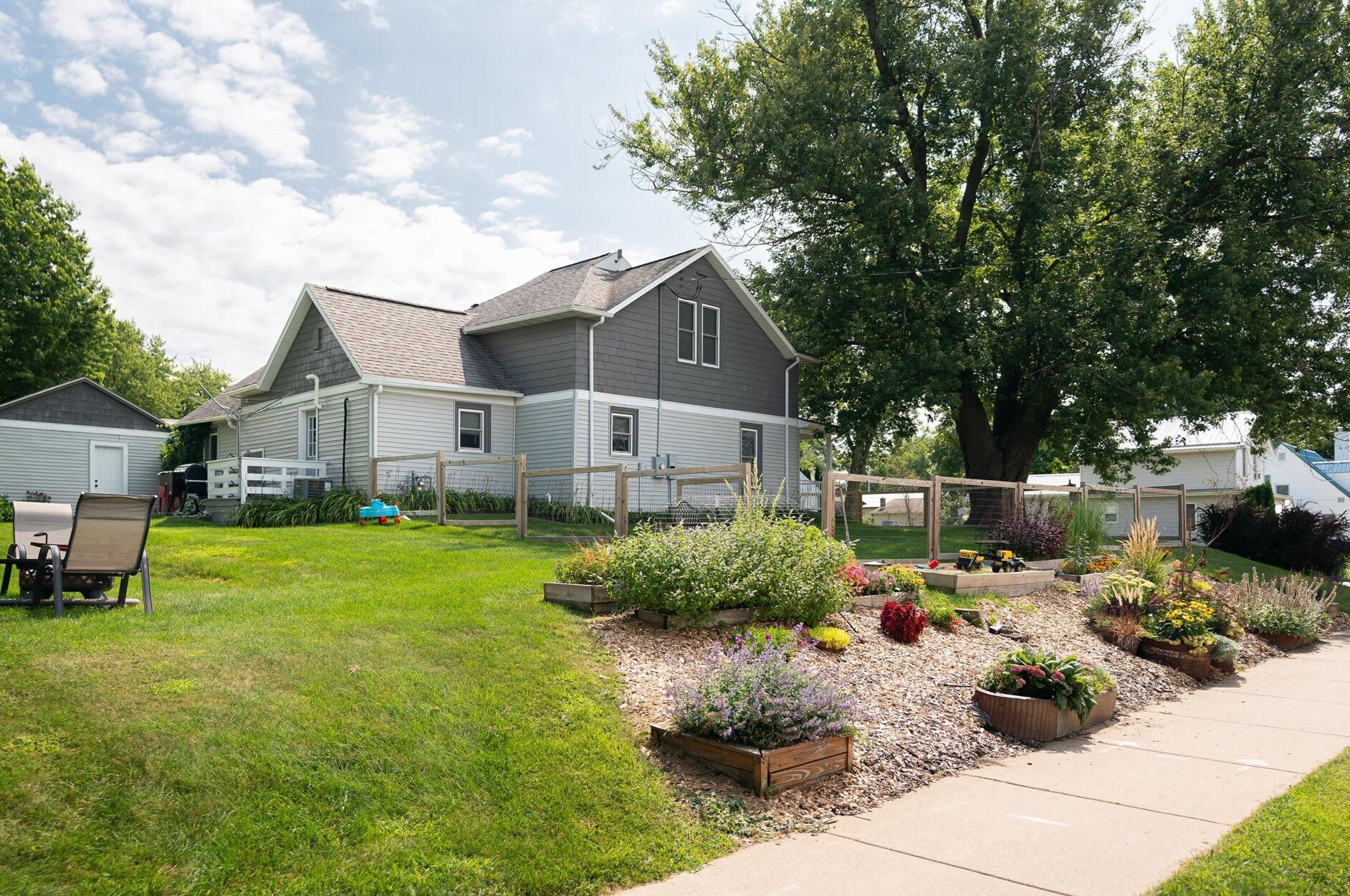 306 Gillette St, Viroqua WI  54665-1445 exterior