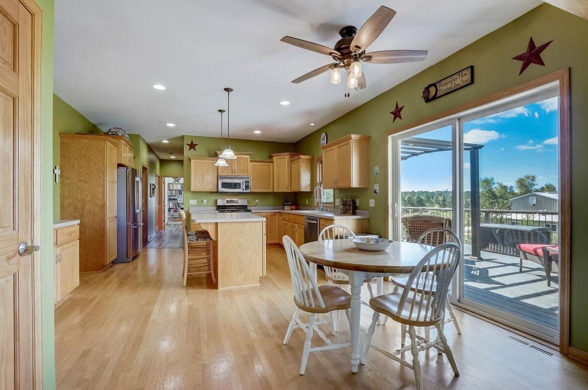 933 Horns Corners Rd, Cedarburg, WI 53012-8921