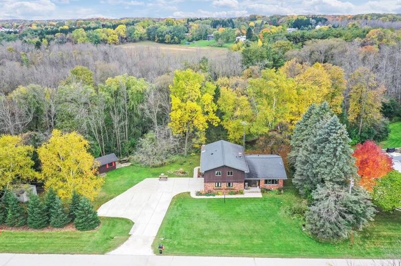 6110 Hawthorn Rd, Sheboygan, WI 53083-2439