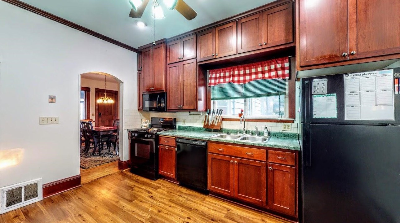 208 S Washington St, Watertown, WI 53094
