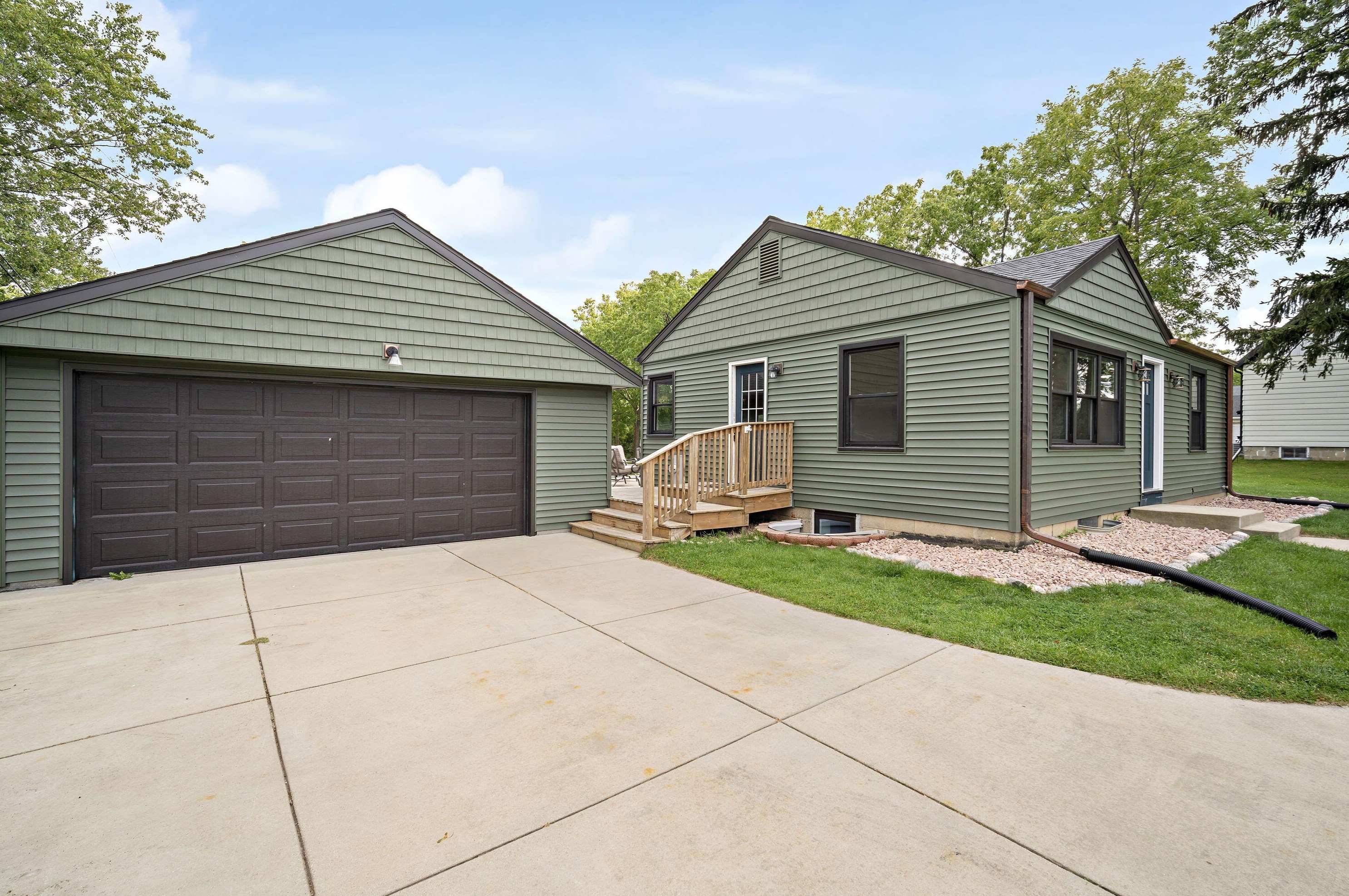 7218 51st St, Hales Corners, WI 53132-9278