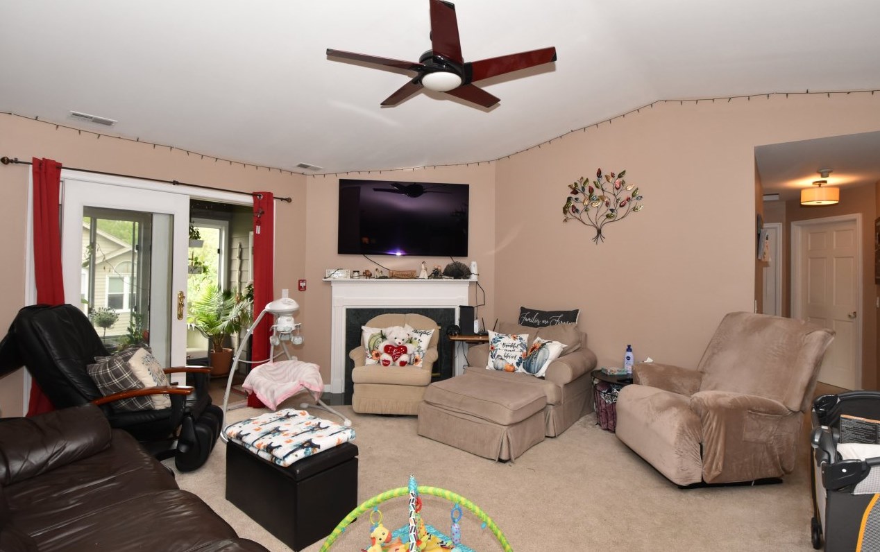 961 Dorothy Ct # 6c, Lyons, WI