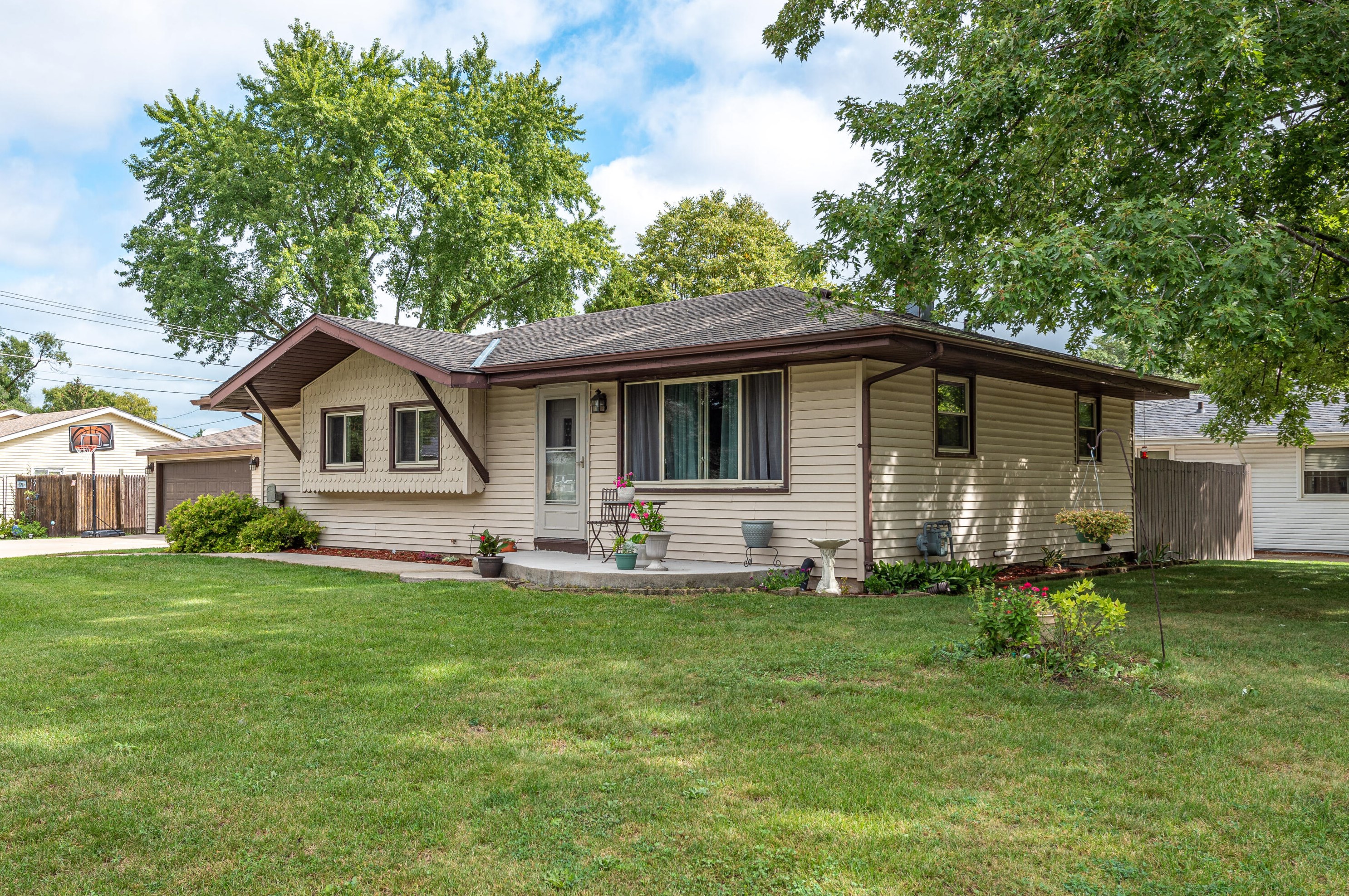 3837 Colorado Ct, Racine, WI 53404-1403