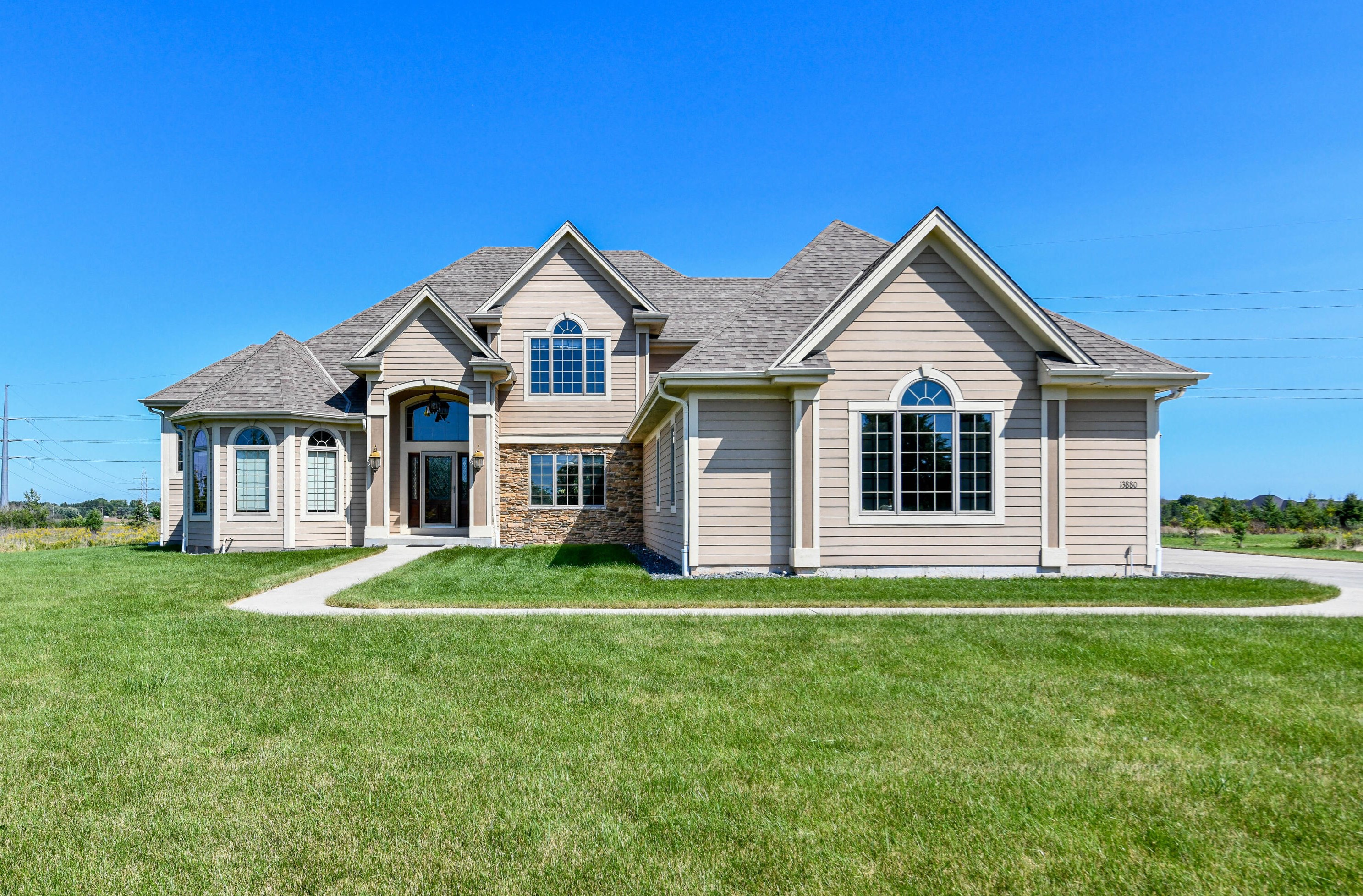 13880 N Bonniwell Ct, Thiensville, WI 53097