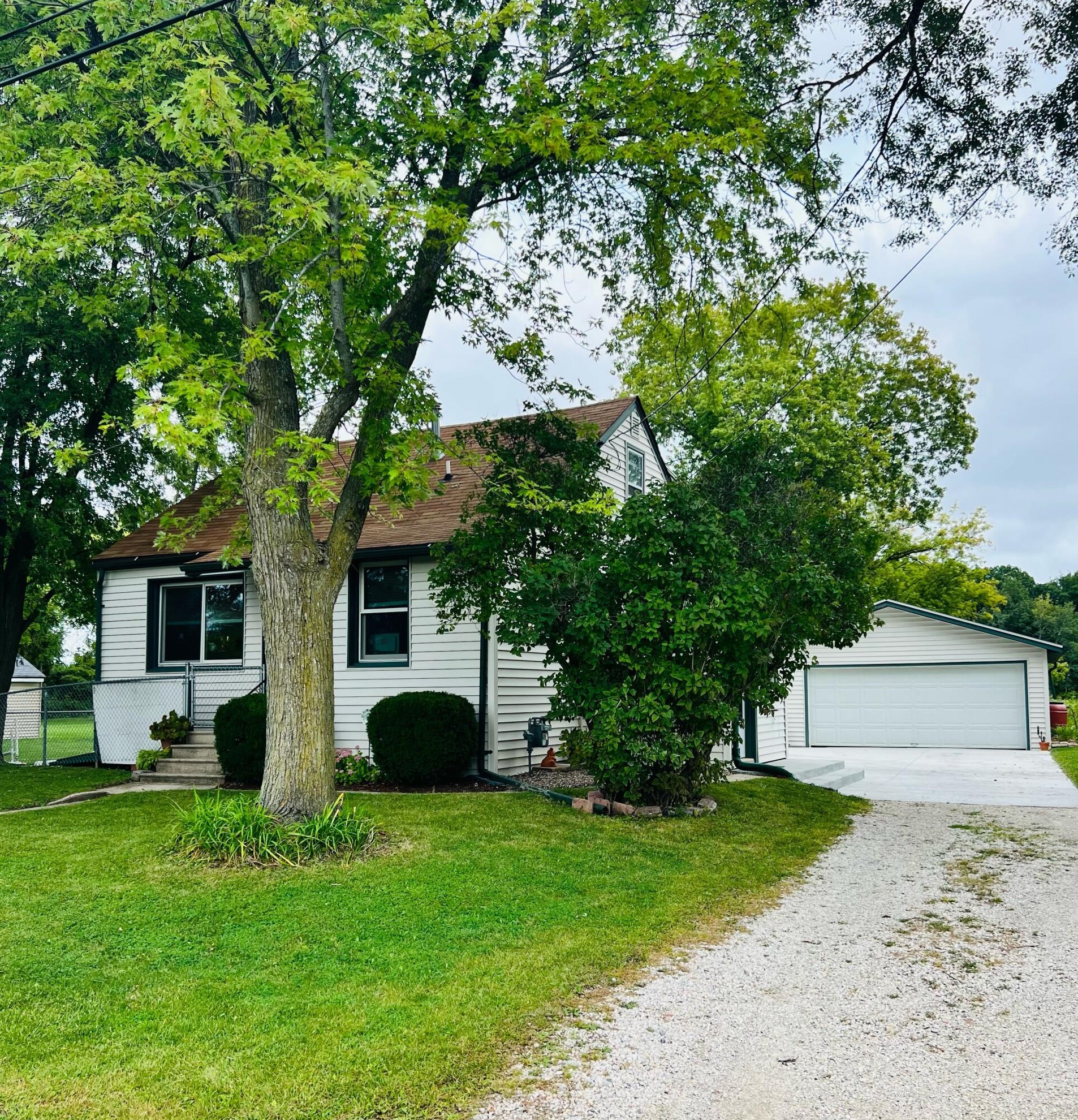 10126 Judith Pl, Oak Creek, WI 53154-5505