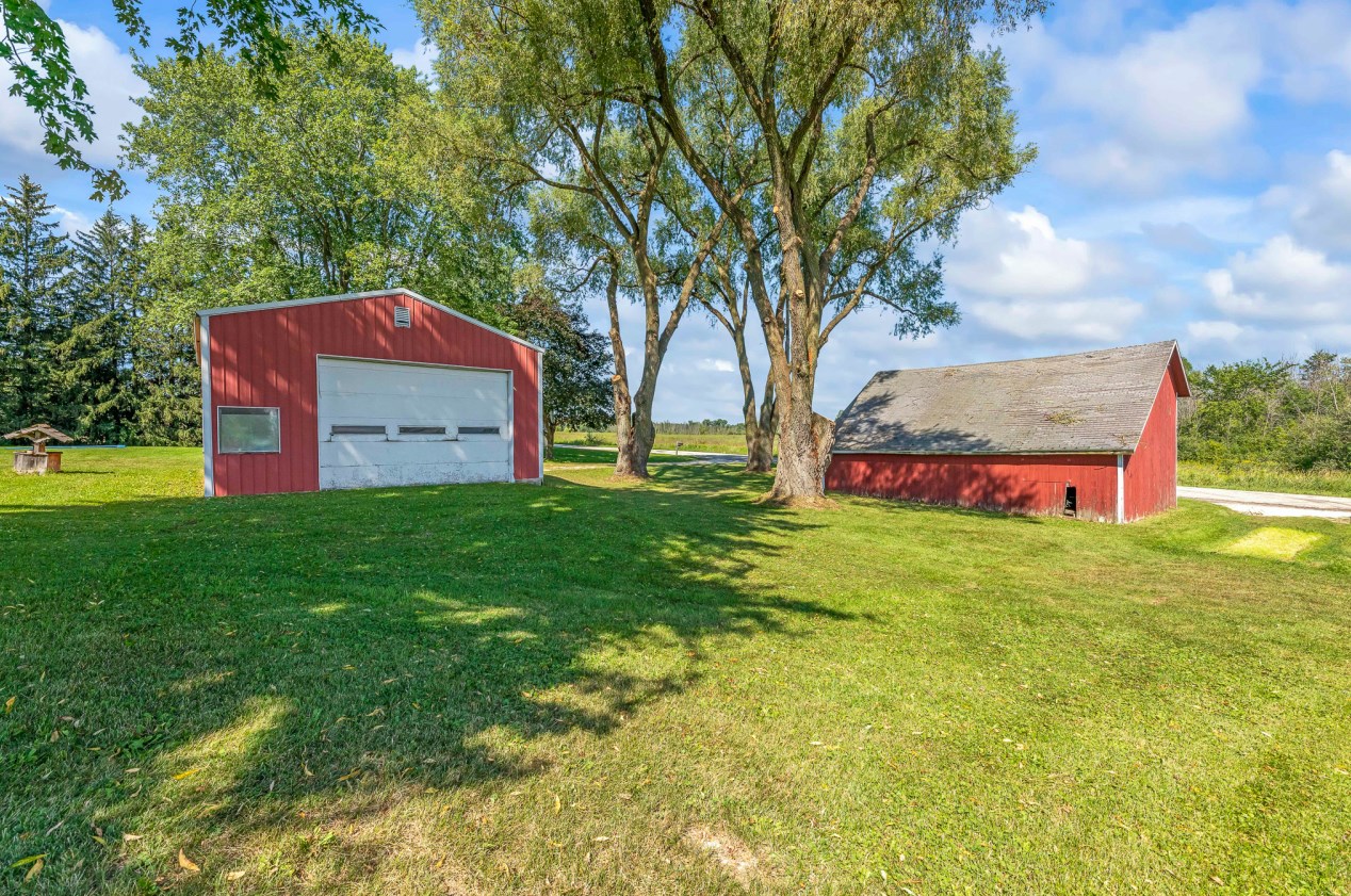 4263 S Church Rd, West Bend, WI 53095