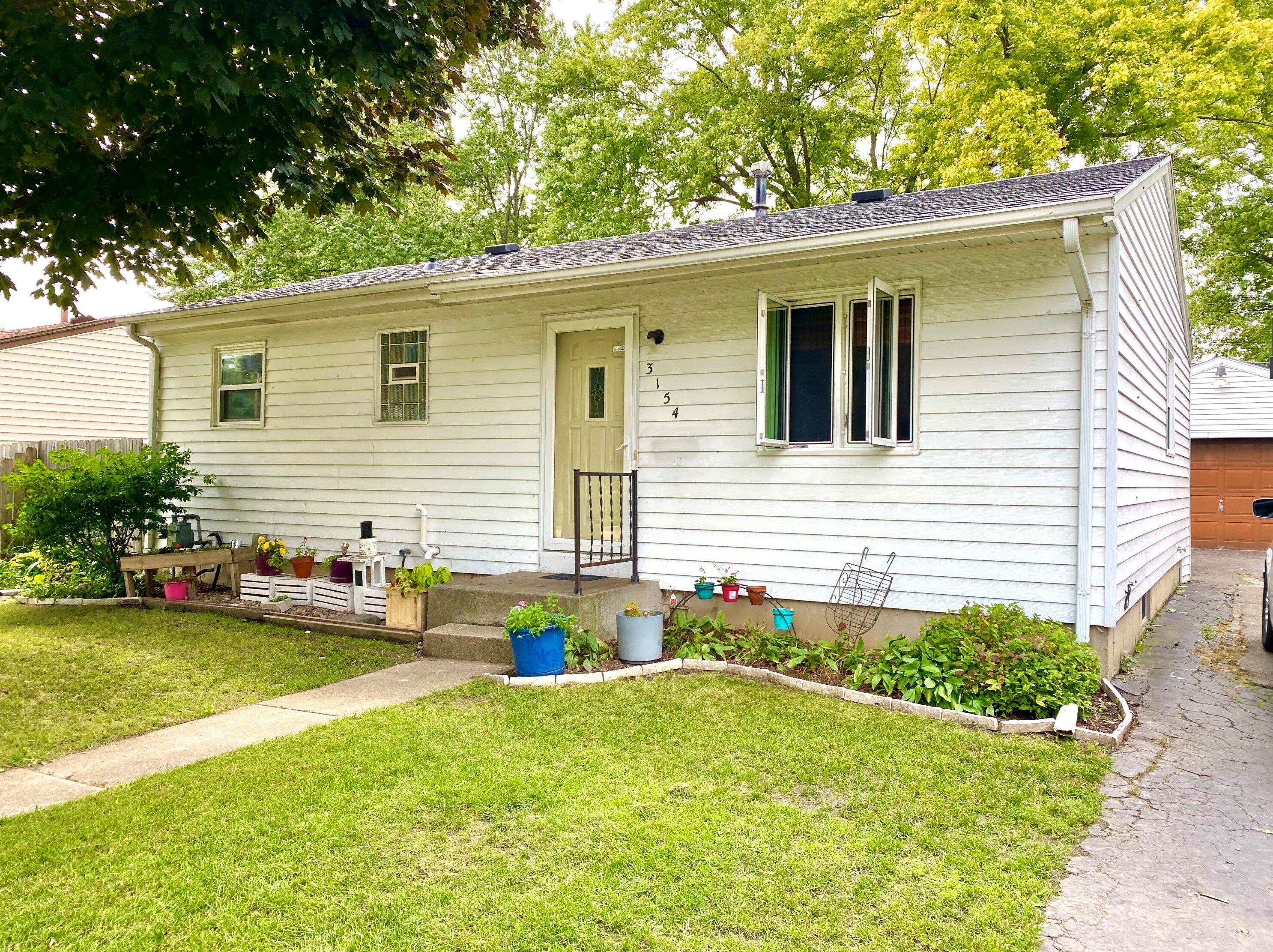 3154 Kearney Ave, Racine, WI 53403-3540