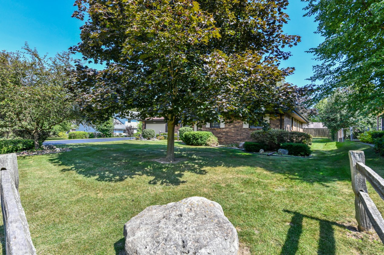 4541 Ridgecrest Dr, Racine, WI 53403-9715