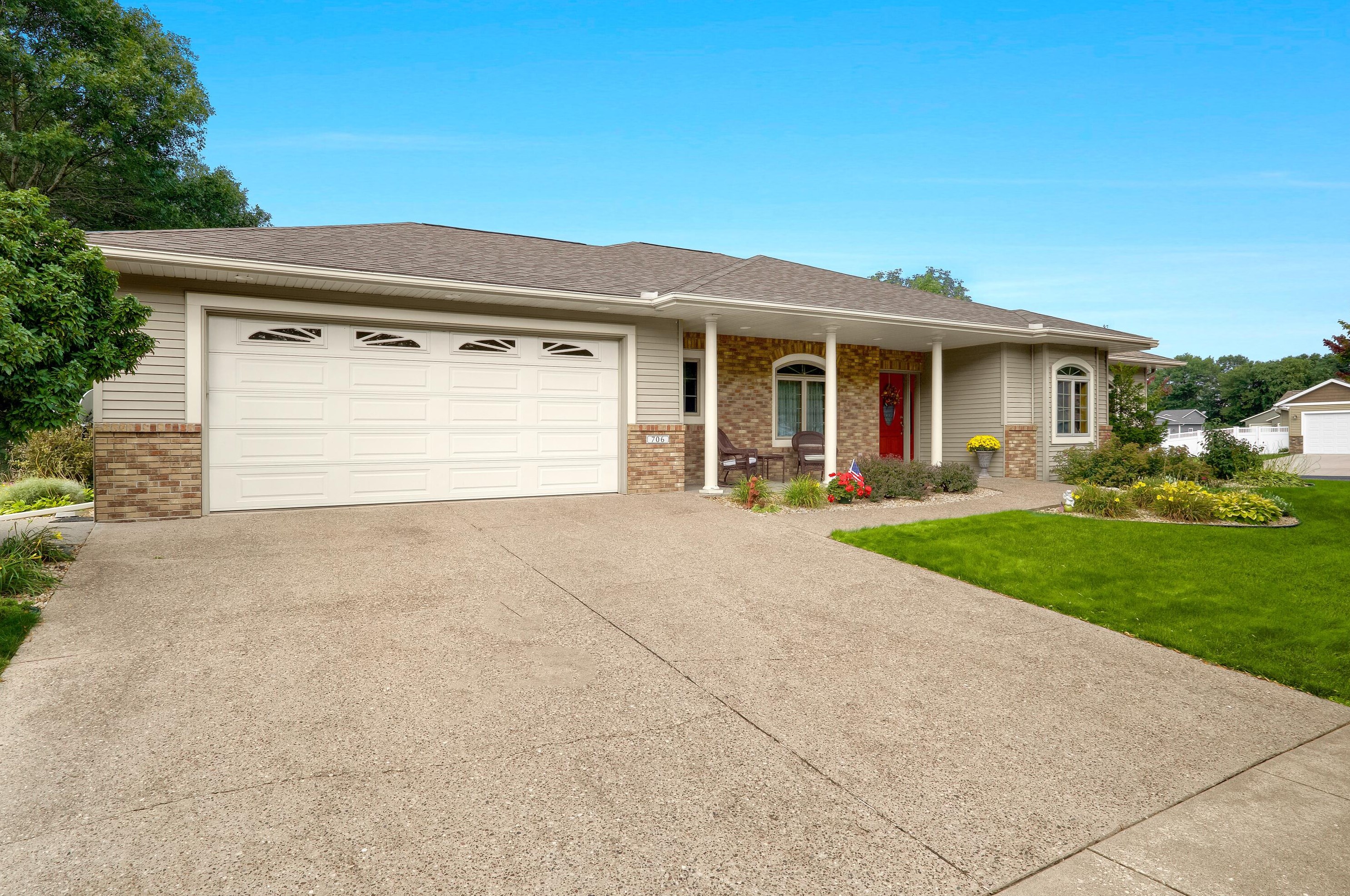 706 Pine Cone Pl, Holmen, WI 54636