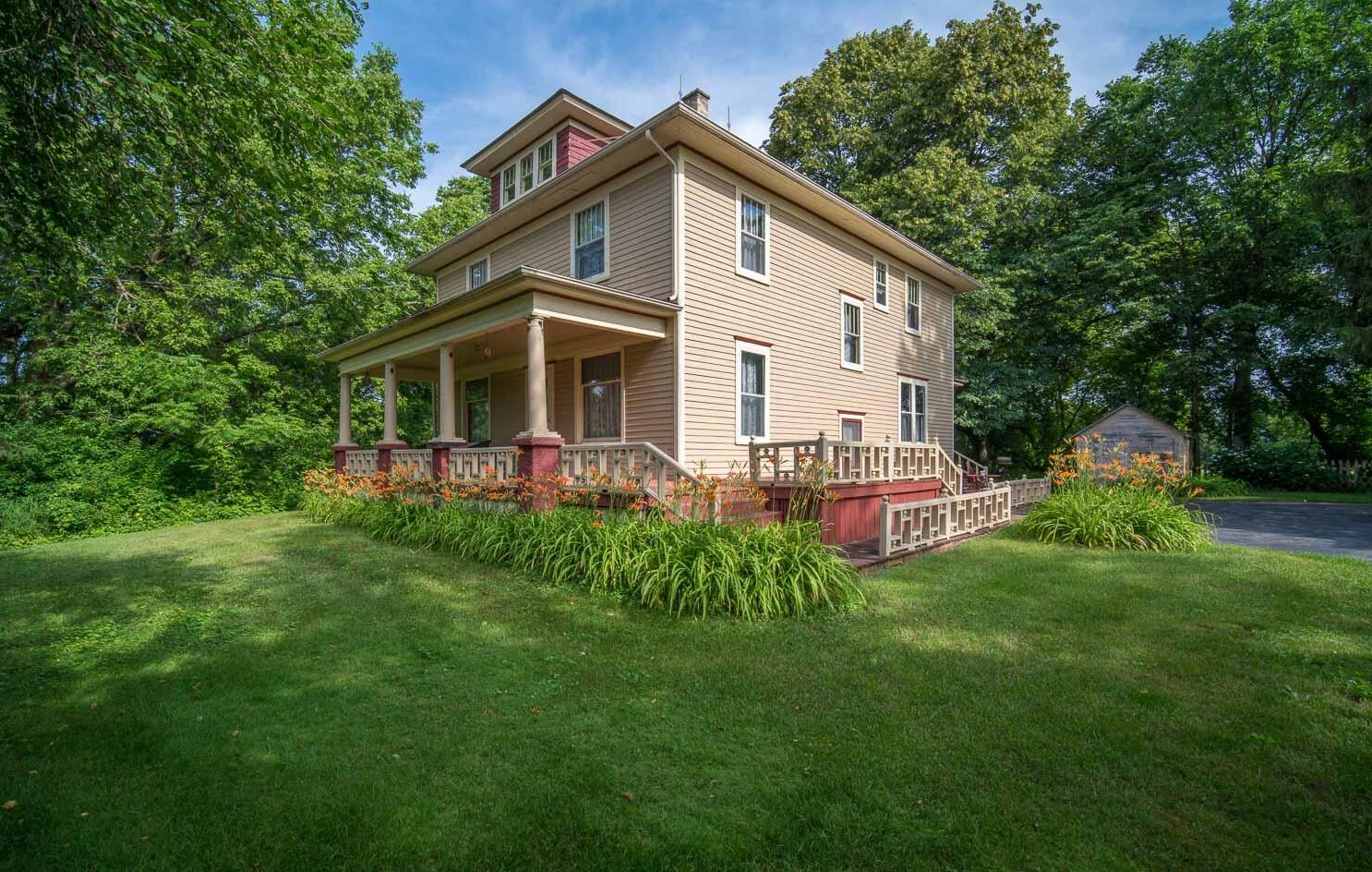 2030 Maple Dale Rd, West Bend, WI 53090