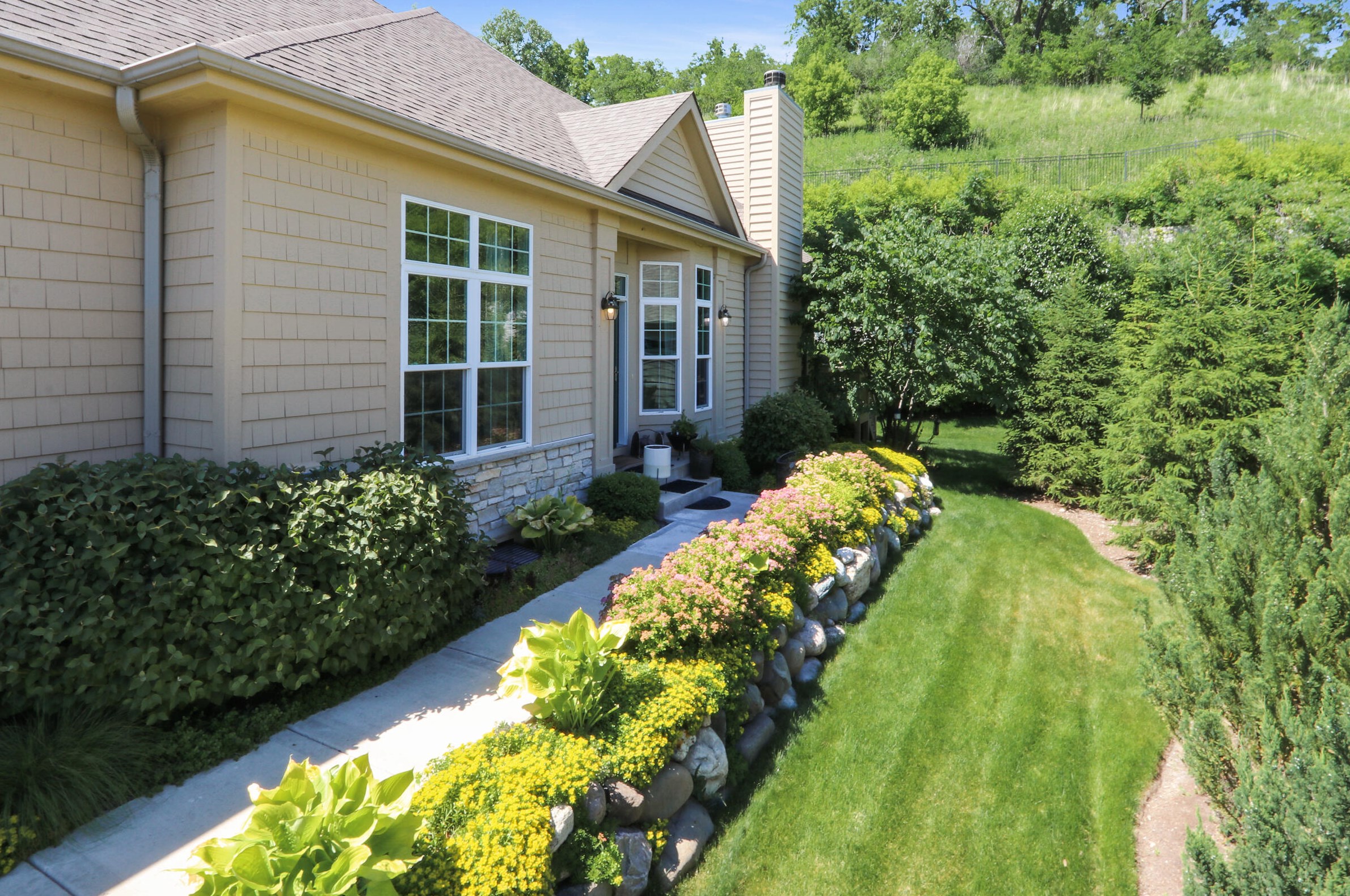 103 Lake Vista Cir, Fontana, WI 53125