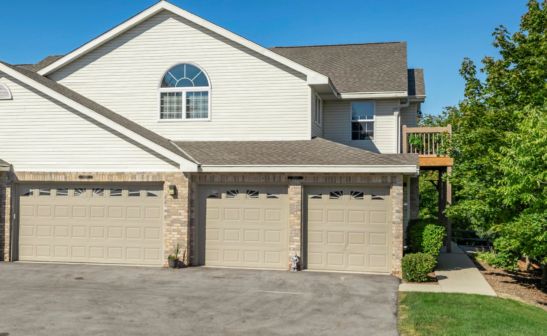 9201 51st St, Hales Corners, WI 53132-9275