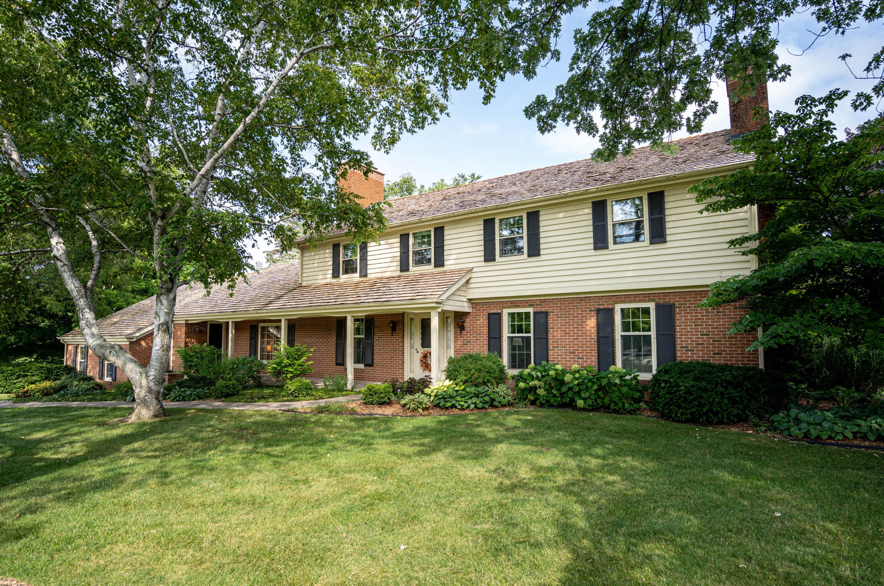 2819 Village Grn, Racine, WI 53406-1935