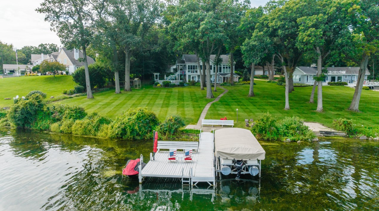 3306 Bay Rd, Delavan, WI 53115-3265