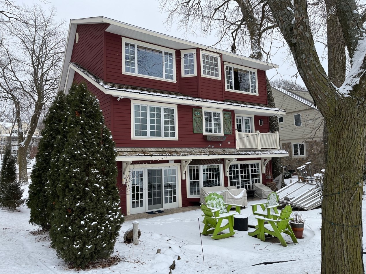353 S Ferry Dr, Lake Mills, WI 53551