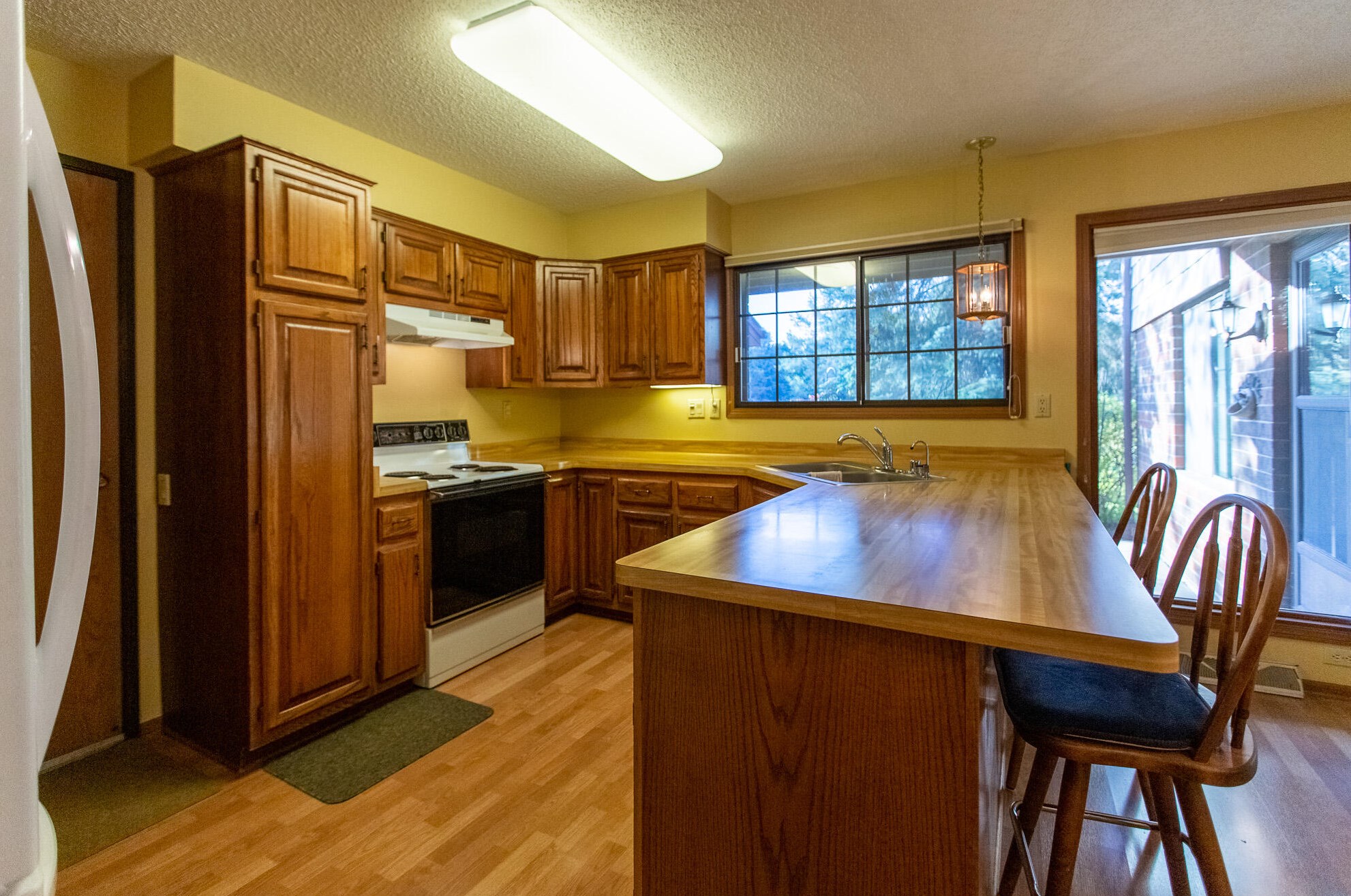 8122 Legend Dr, Hales Corners, WI 53132-9604